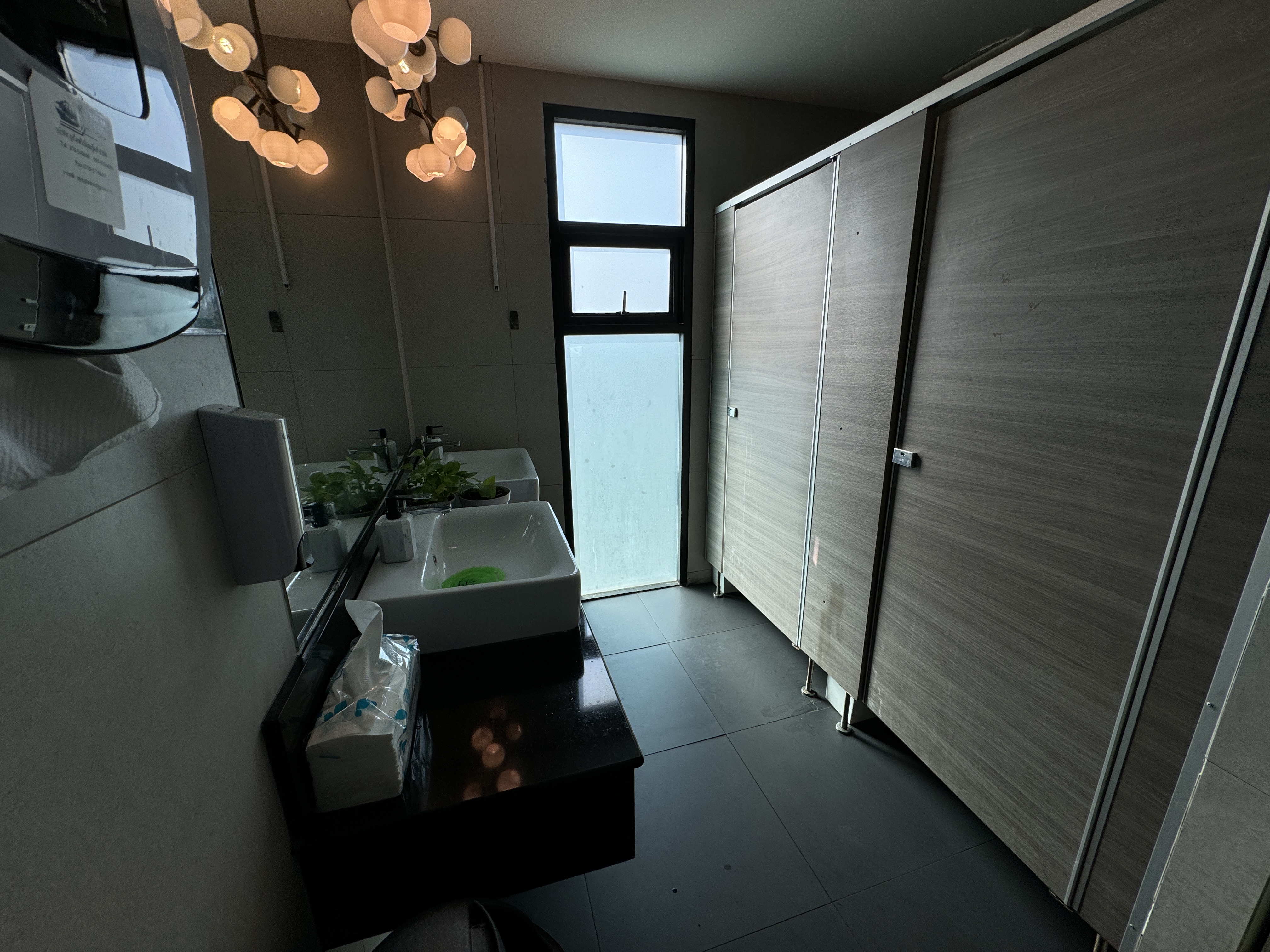 Coral Premium Departure Lounge HKT bathroom Coral Premium Departure Lounge HKT bathroom