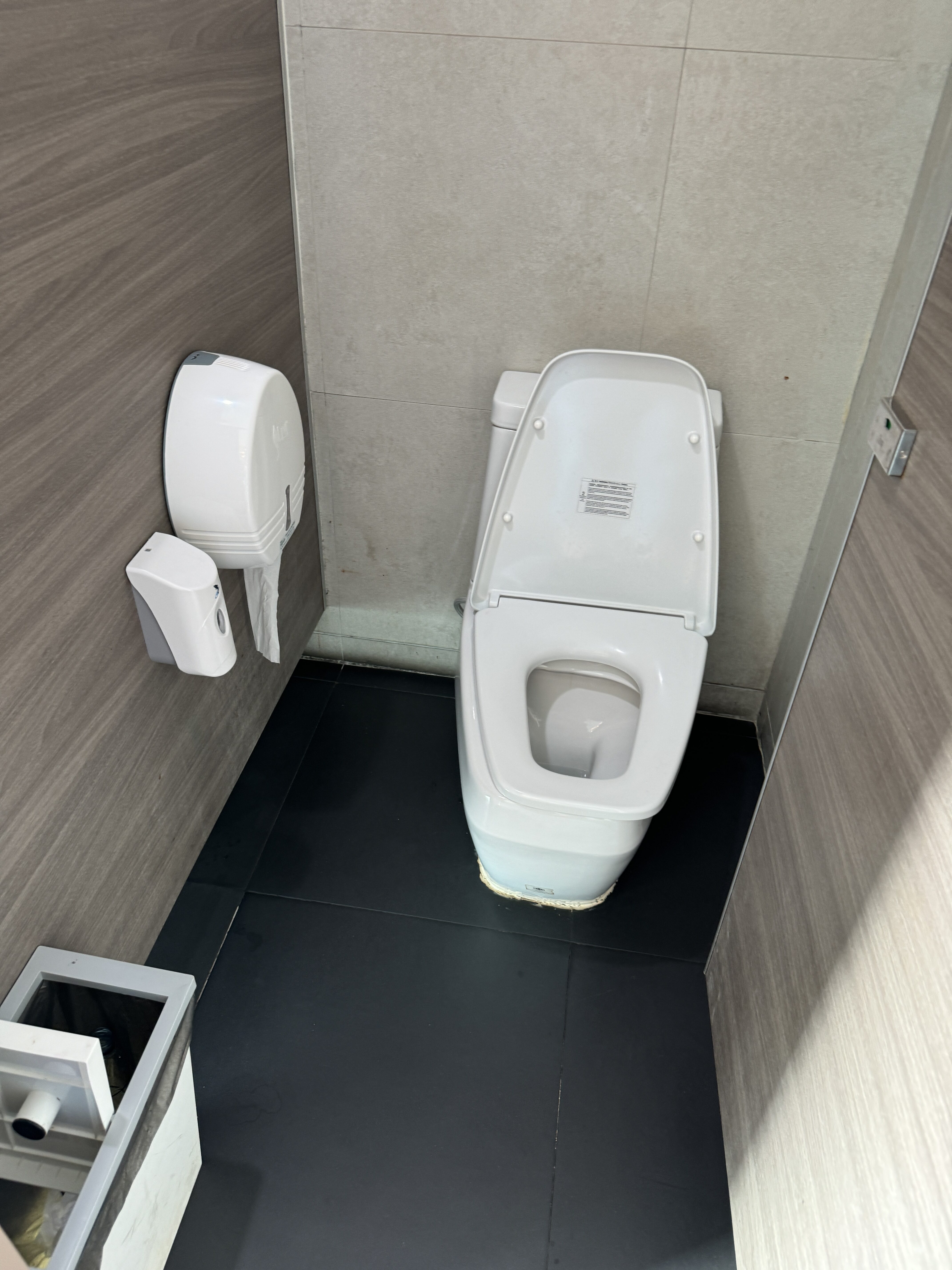 Coral Premium Departure Lounge HKT toilet Coral Premium Departure Lounge HKT toilet