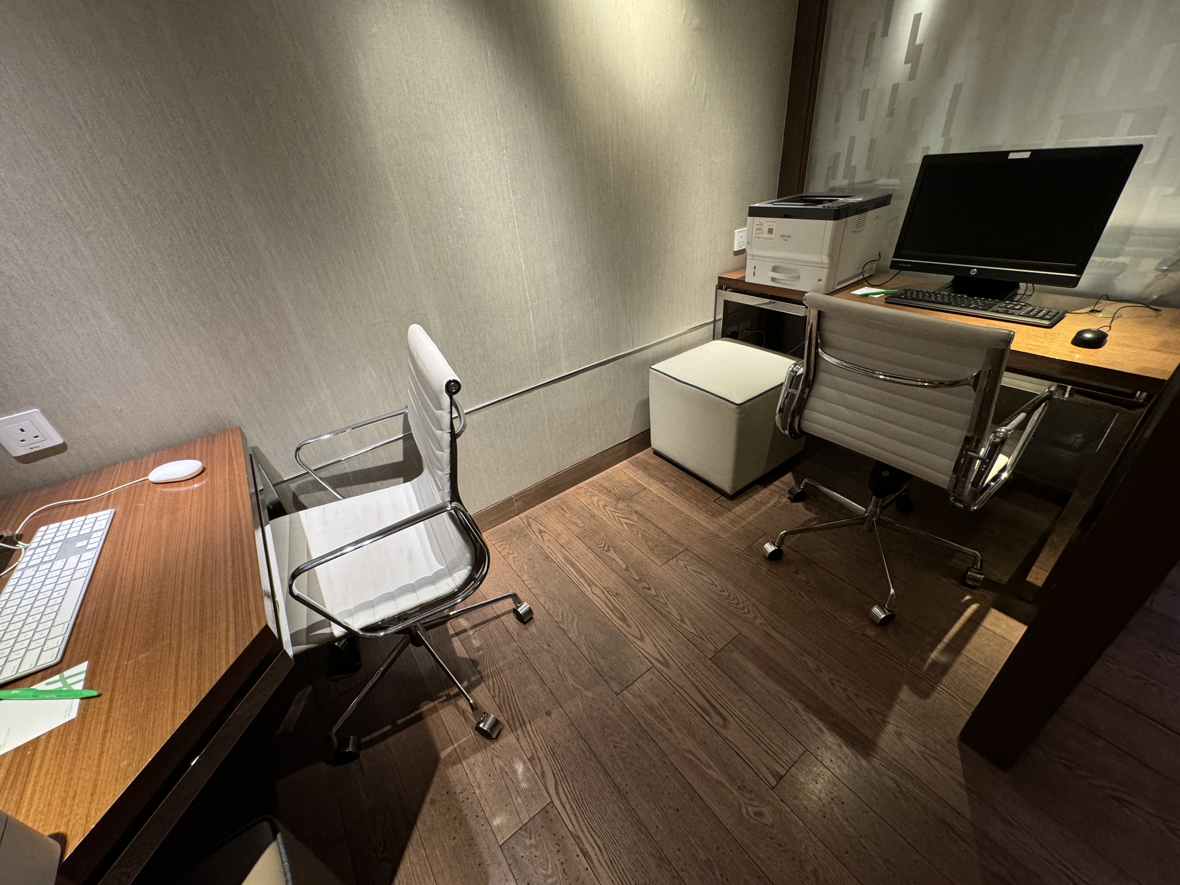 Holiday Inn Golden Mile Hong Kong cyber station