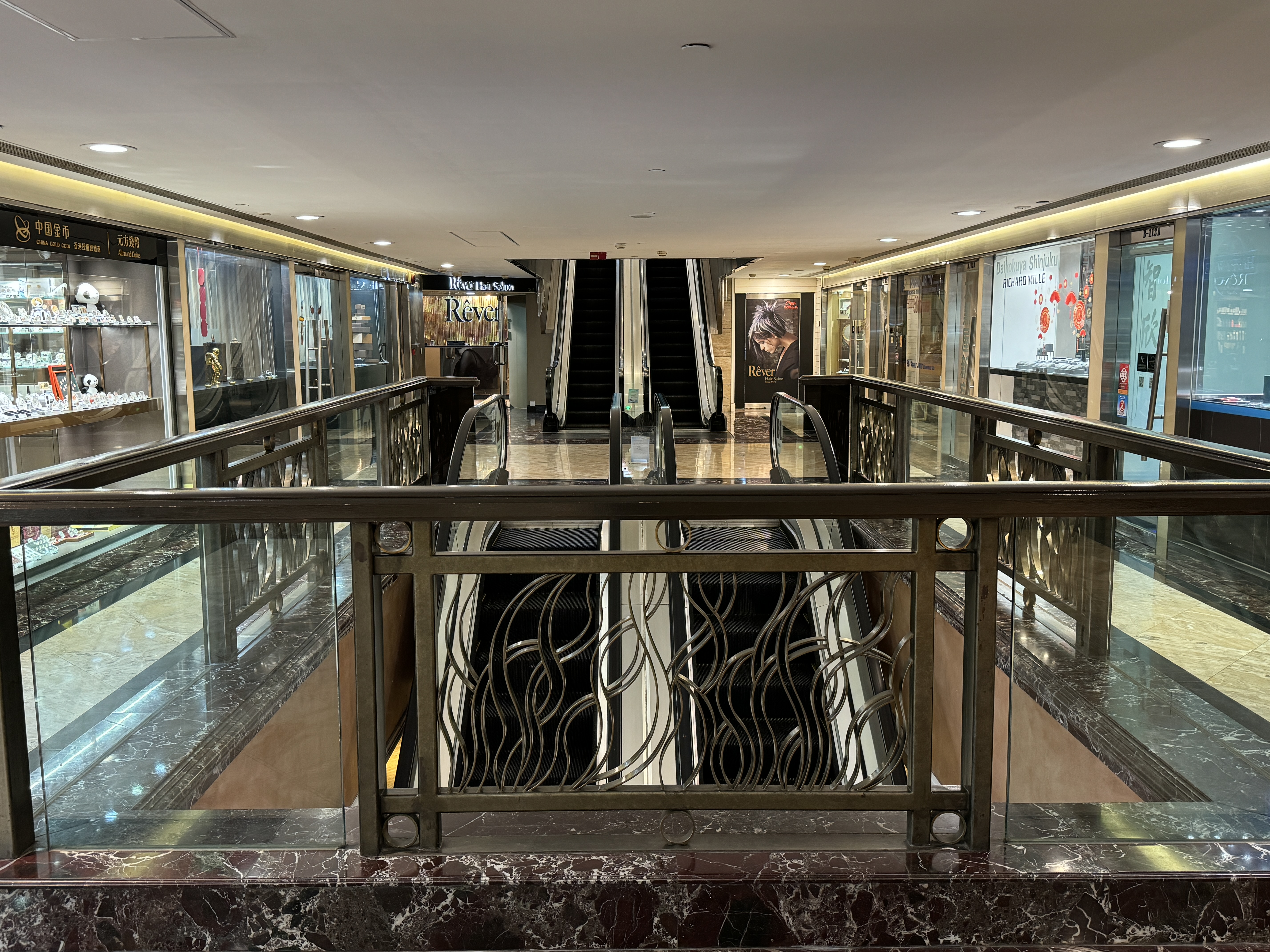 Holiday Inn Golden Mile Hong Kong retail