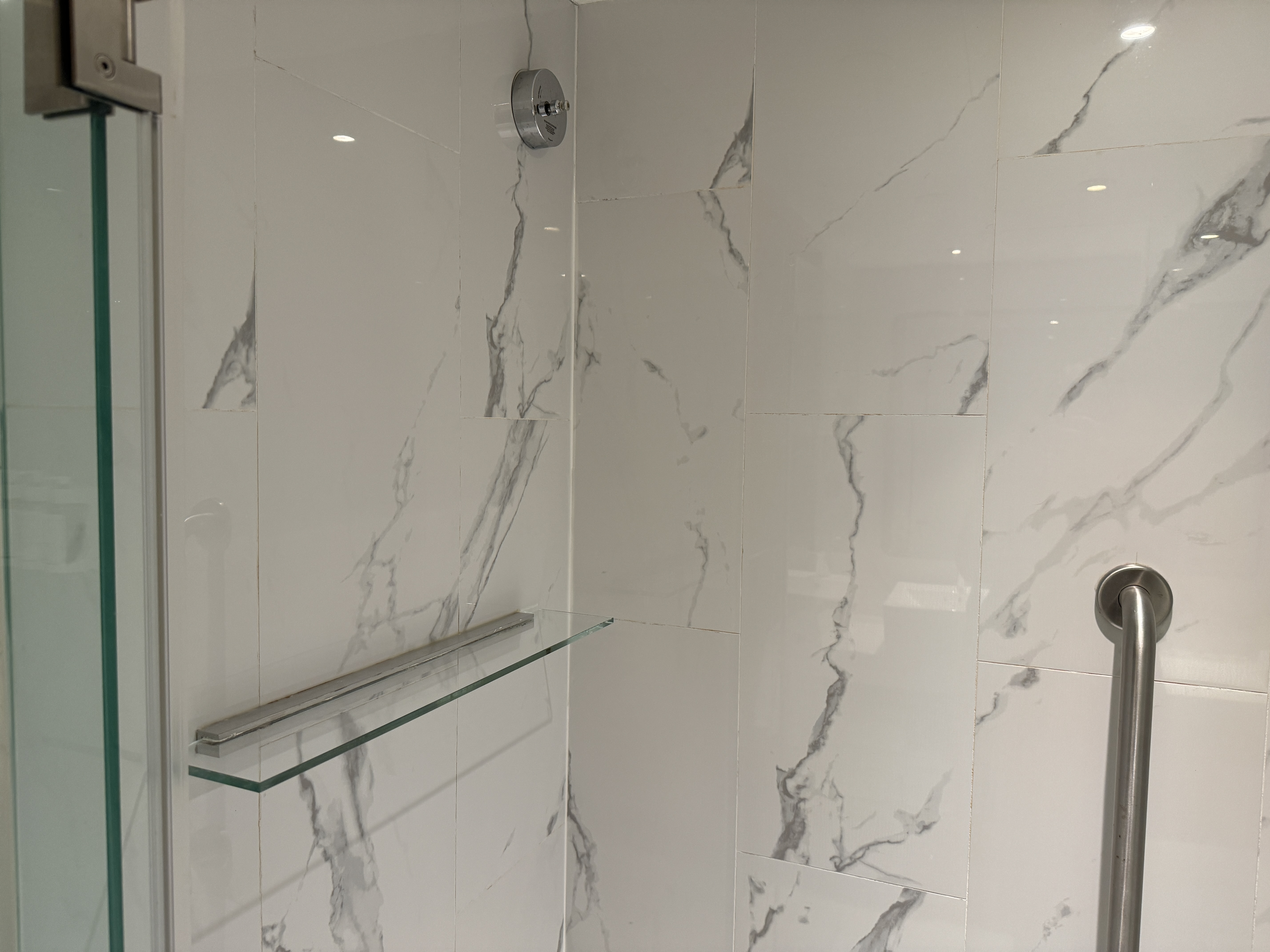 Holiday Inn Golden Mile Hong Kong shower shelf