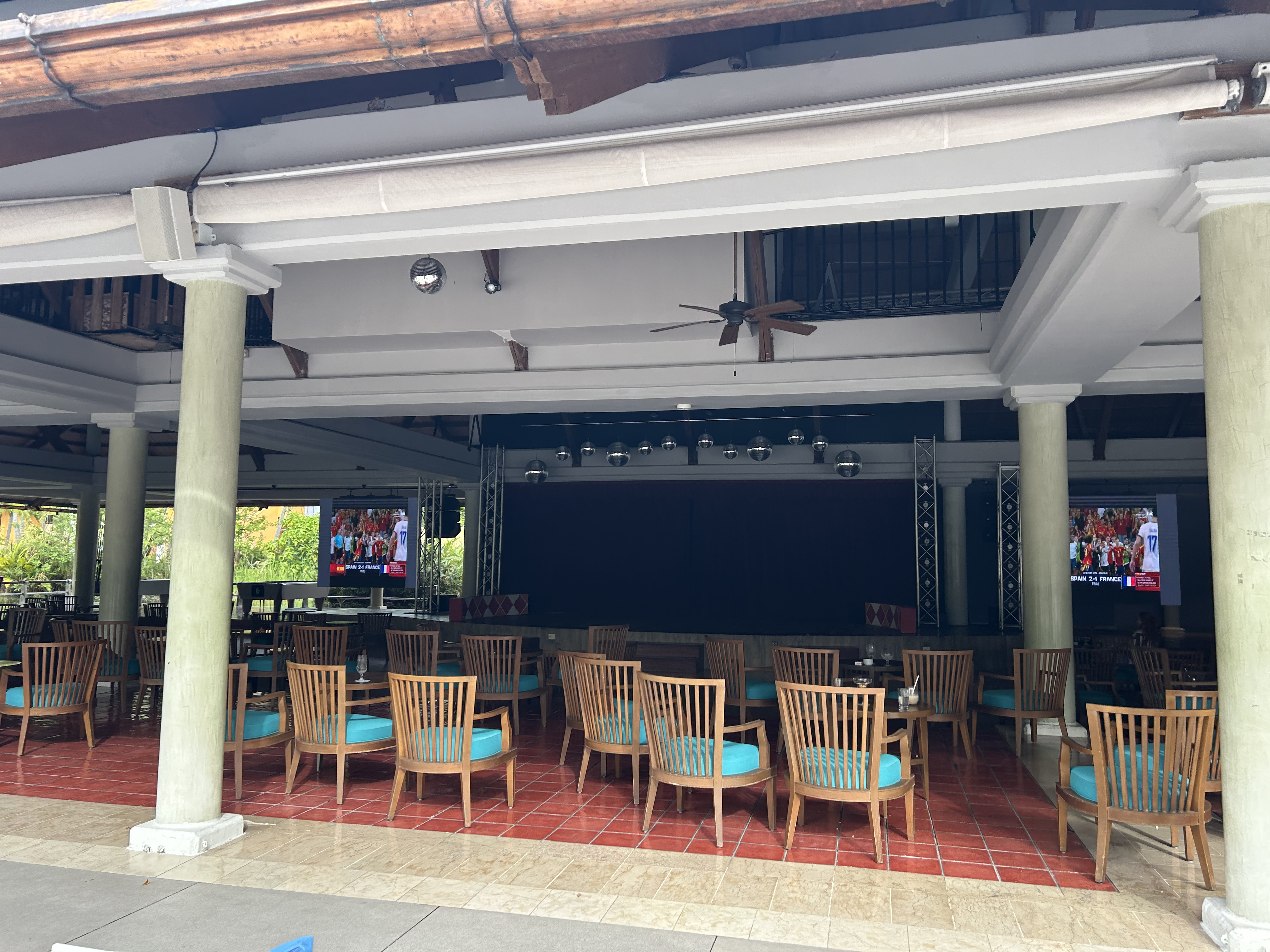 Iberostar Selection Bavaro Suites the game Iberostar Selection Bavaro Suites theatre area
