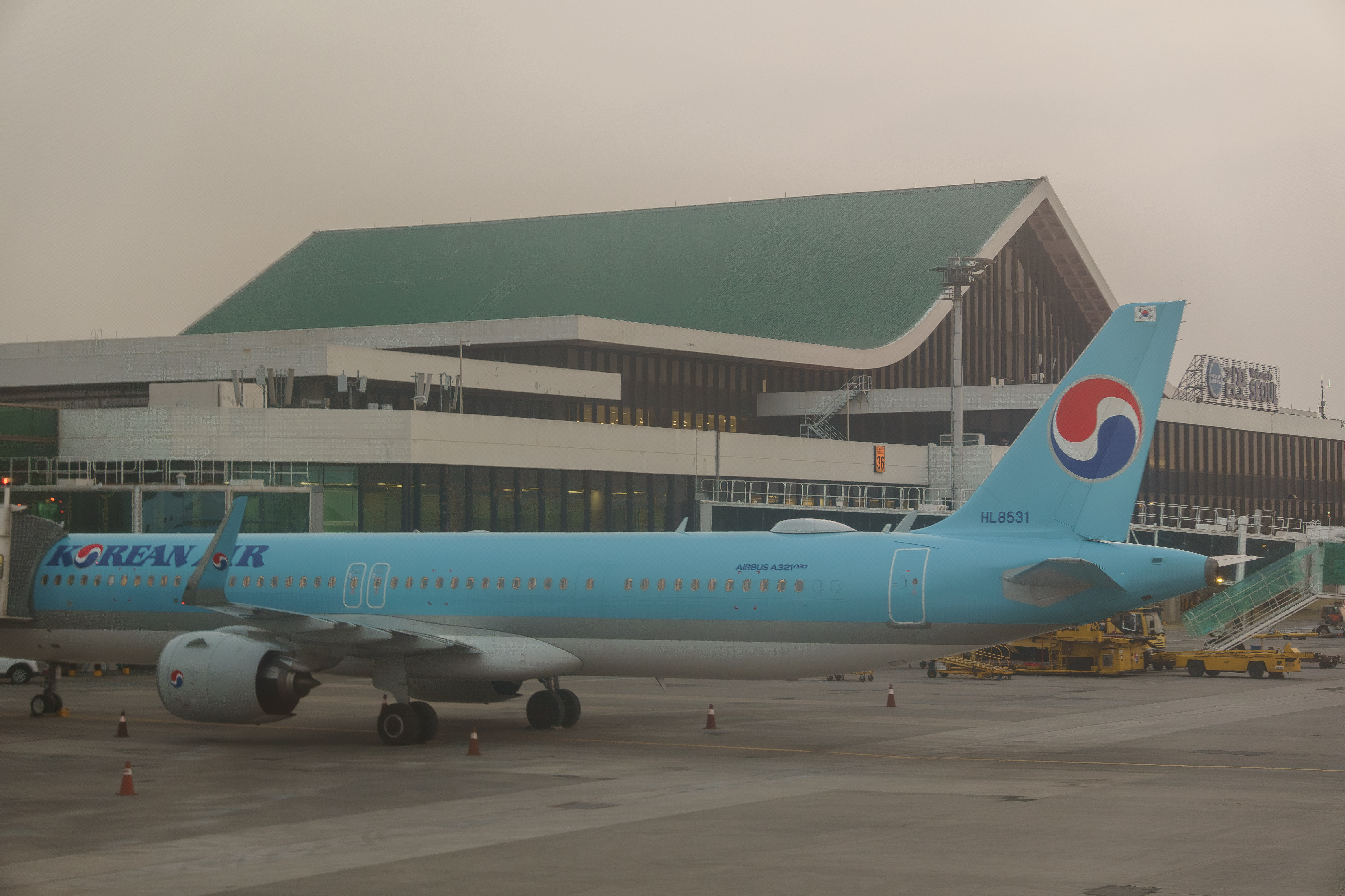 Korean Air A321neo at Seoul Gimpo Airport Korean Air A321neo at Seoul Gimpo Airport