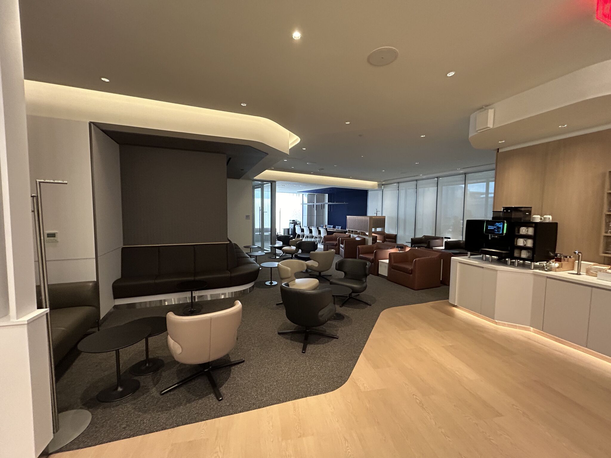 Lufthansa Allegris lounge Newark EWR seating Lufthansa Allegris lounge Newark EWR seating