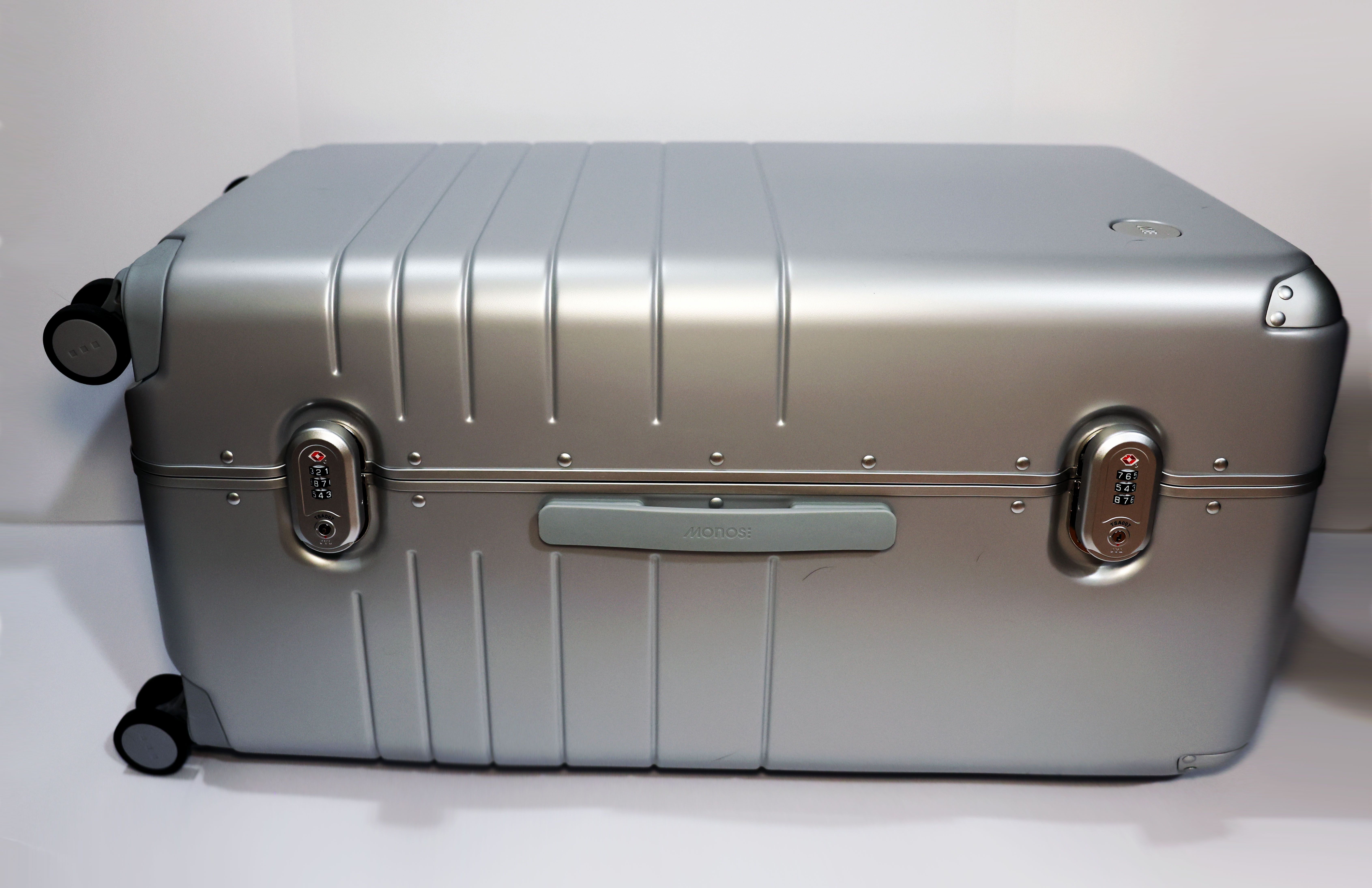 Monos Hybrid Trunk horizontal Monos Hybrid Trunk horizontal