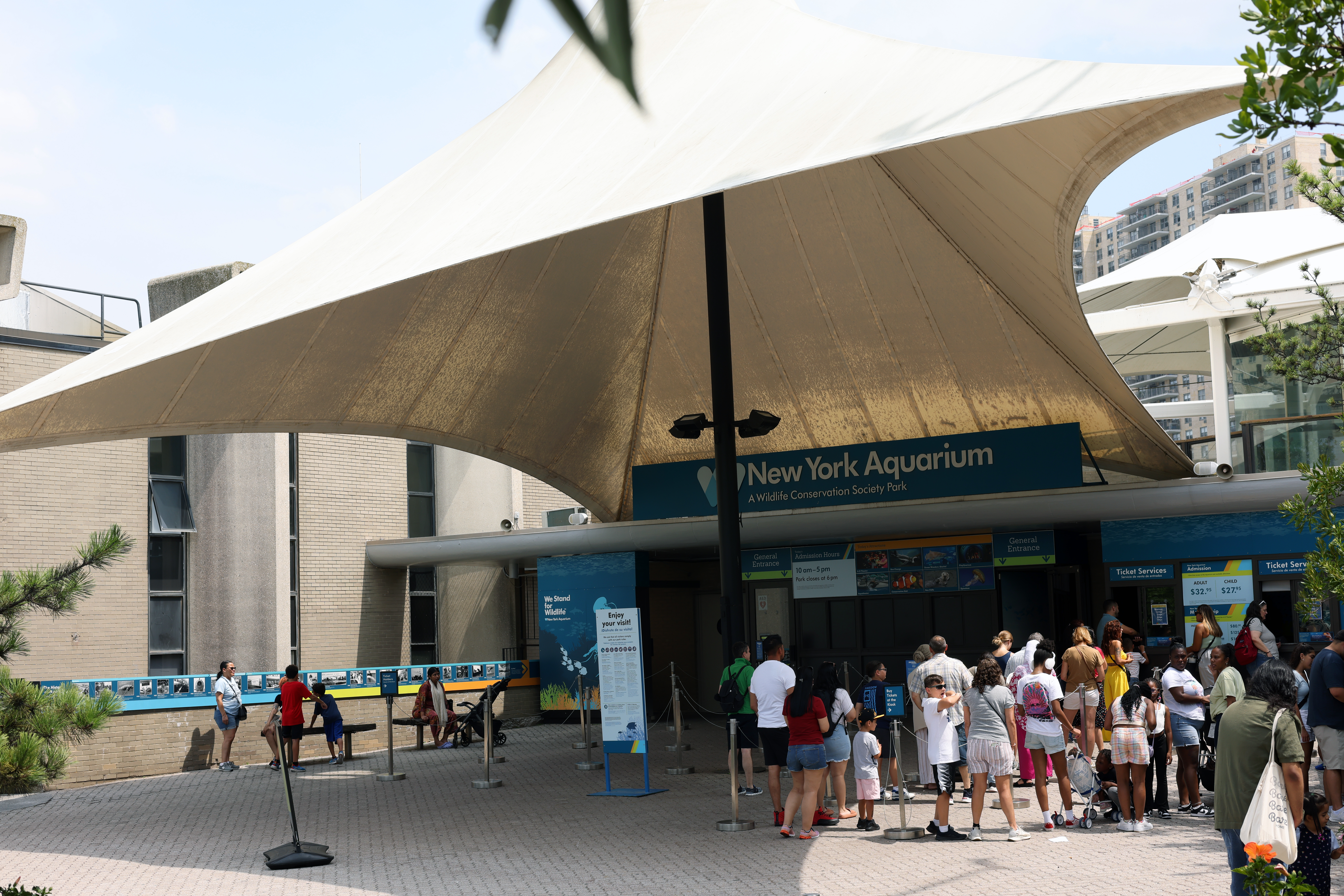 NY Aquarium entrance