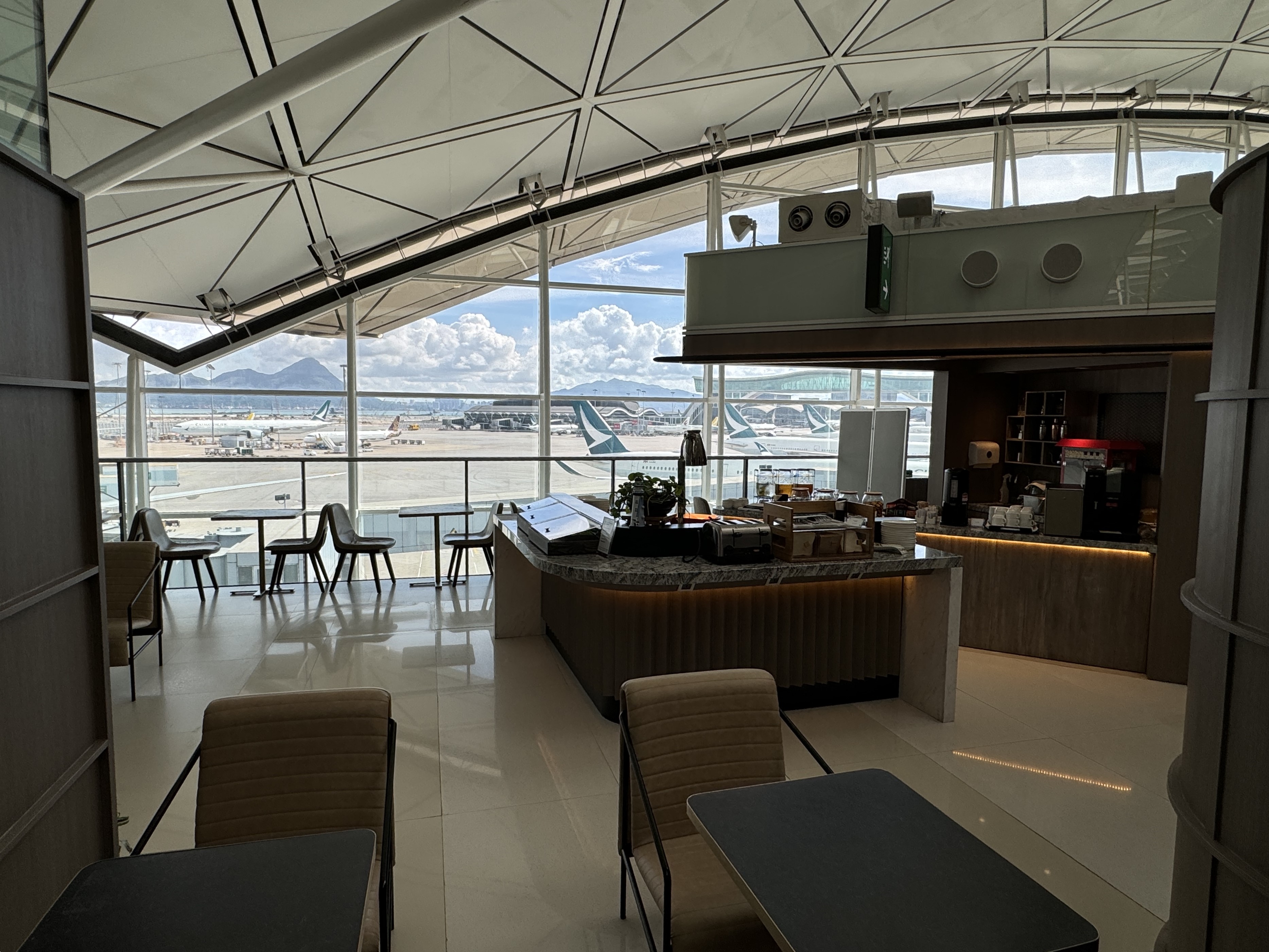 Plaza Premium Lounge HKG Gate 60 cafe