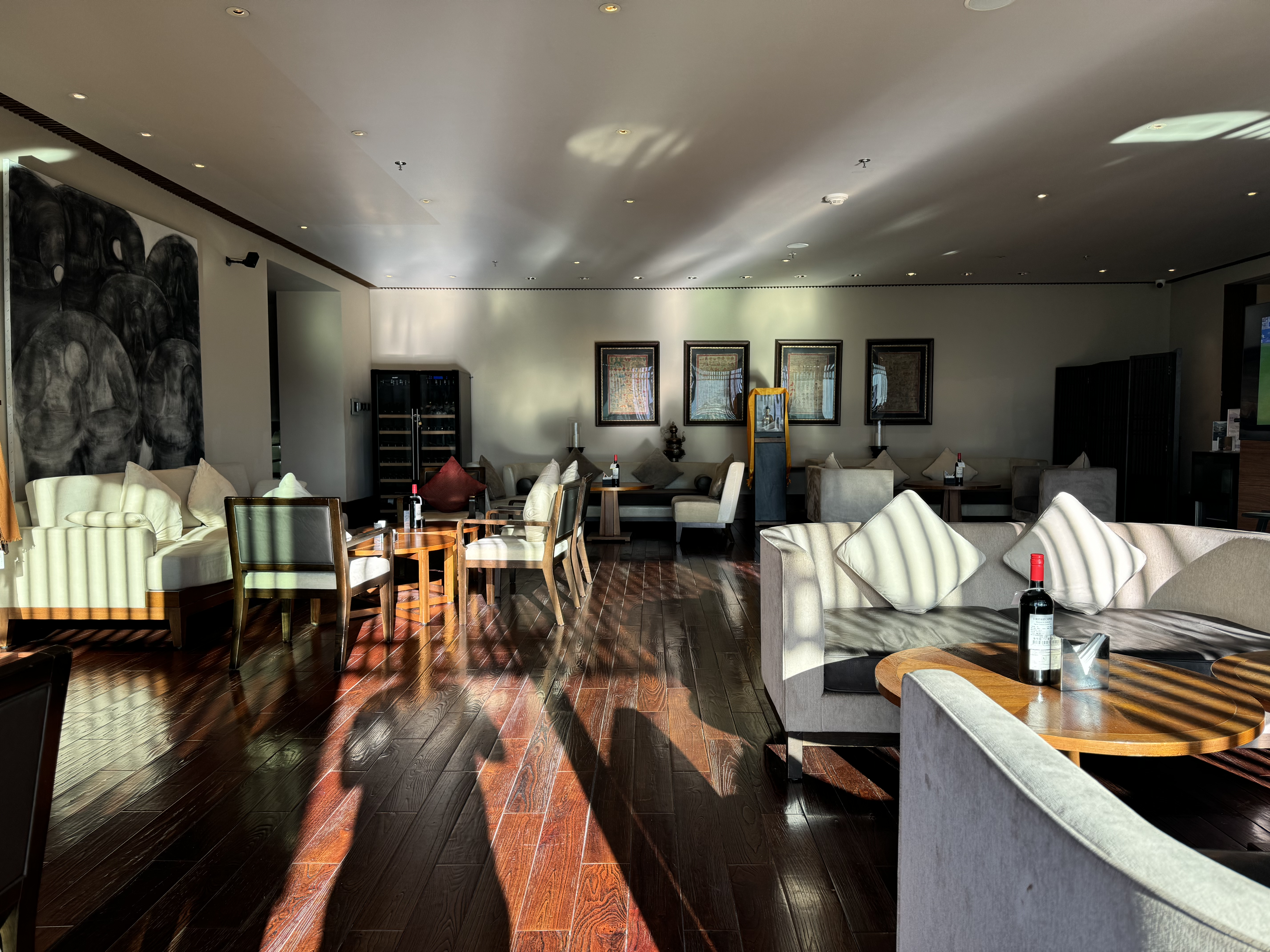 St Regis Lhasa Tubo Bar seating St Regis Lhasa Tubo Bar seating