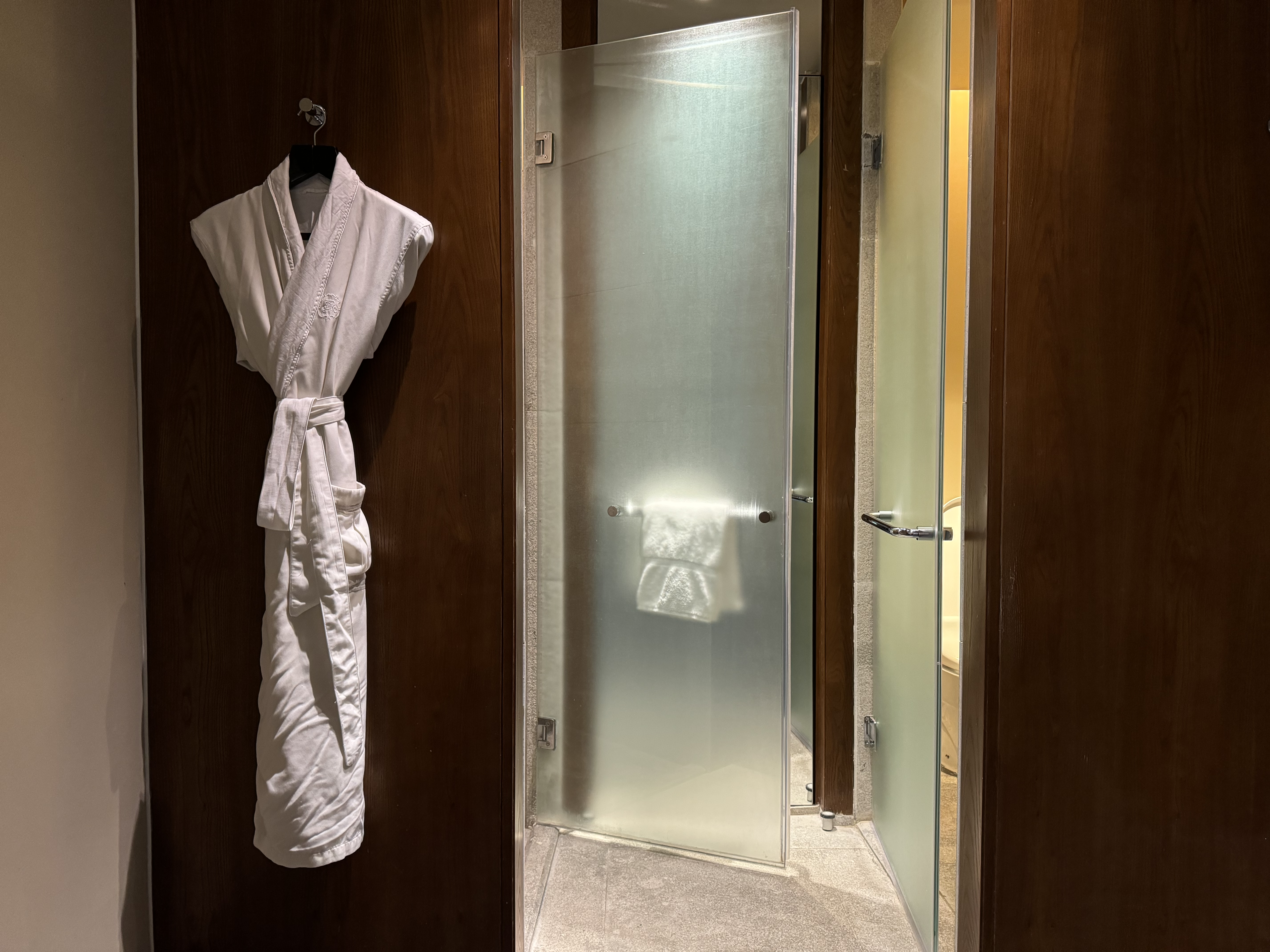 St Regis Lhasa master bathroom rober shower toilet St Regis Lhasa master bathroom rober shower toilet