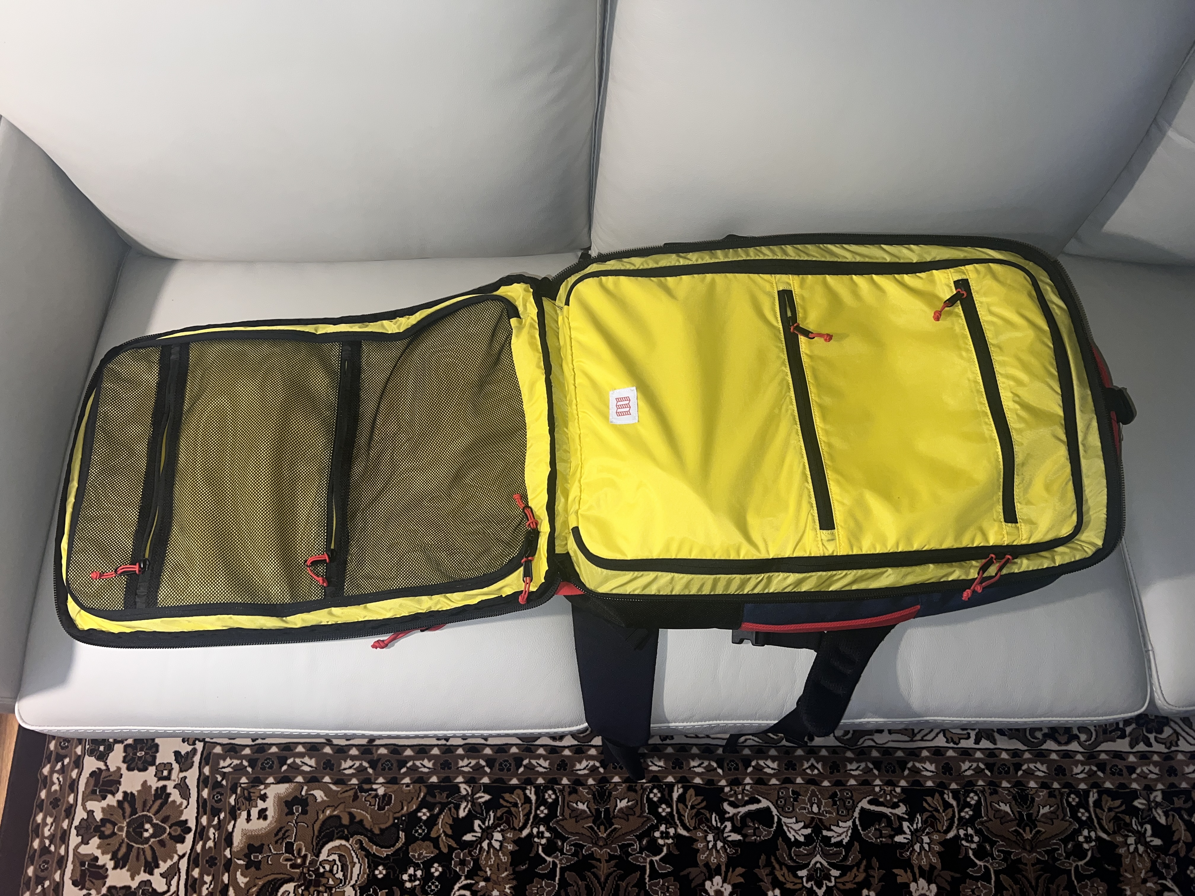 Topo Designs travel bag 40L fully open Topo Designs travel bag 40L fully open