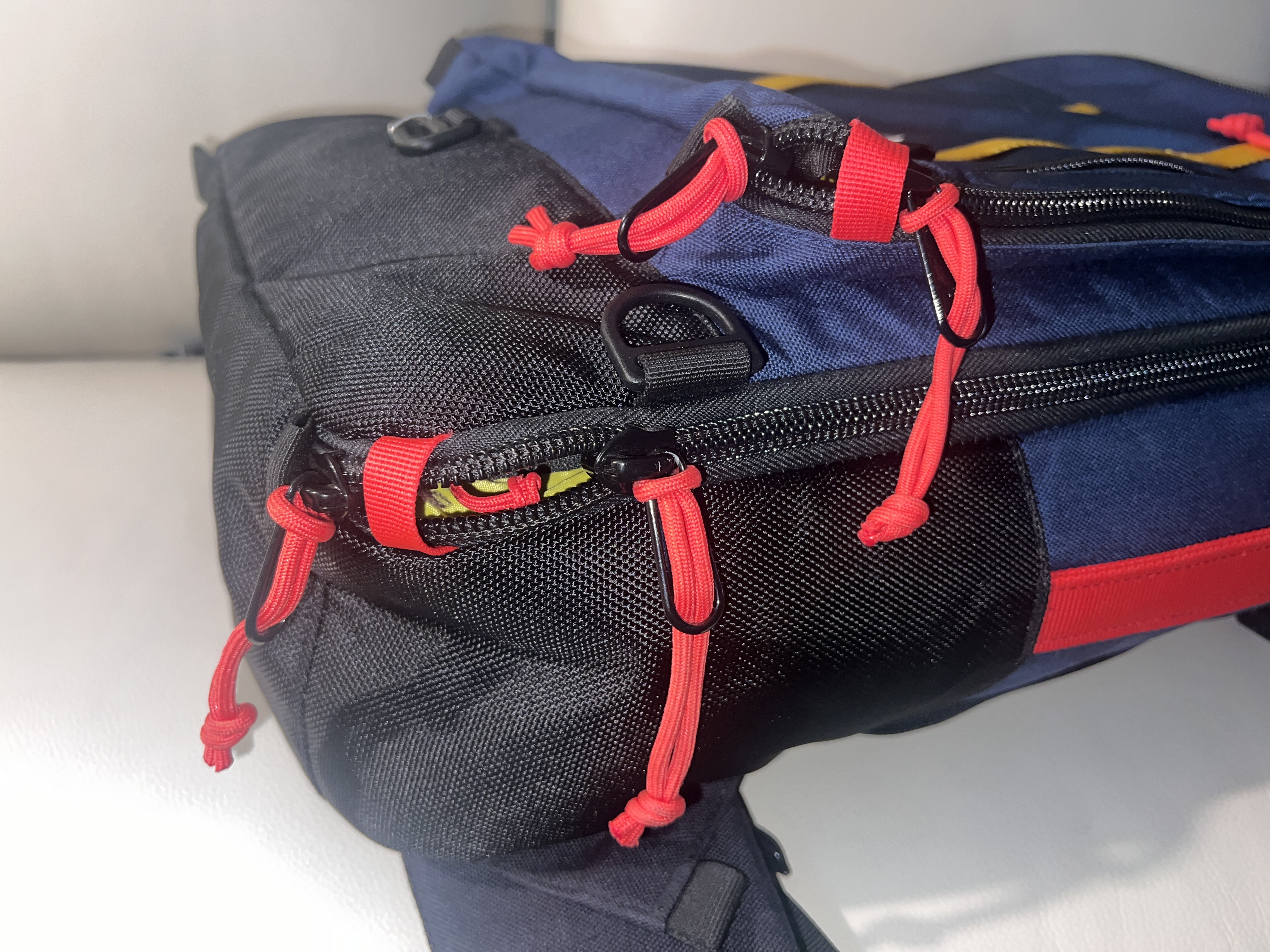 Topo Designs travel bag 40L security loops Topo Designs travel bag 40L security loops