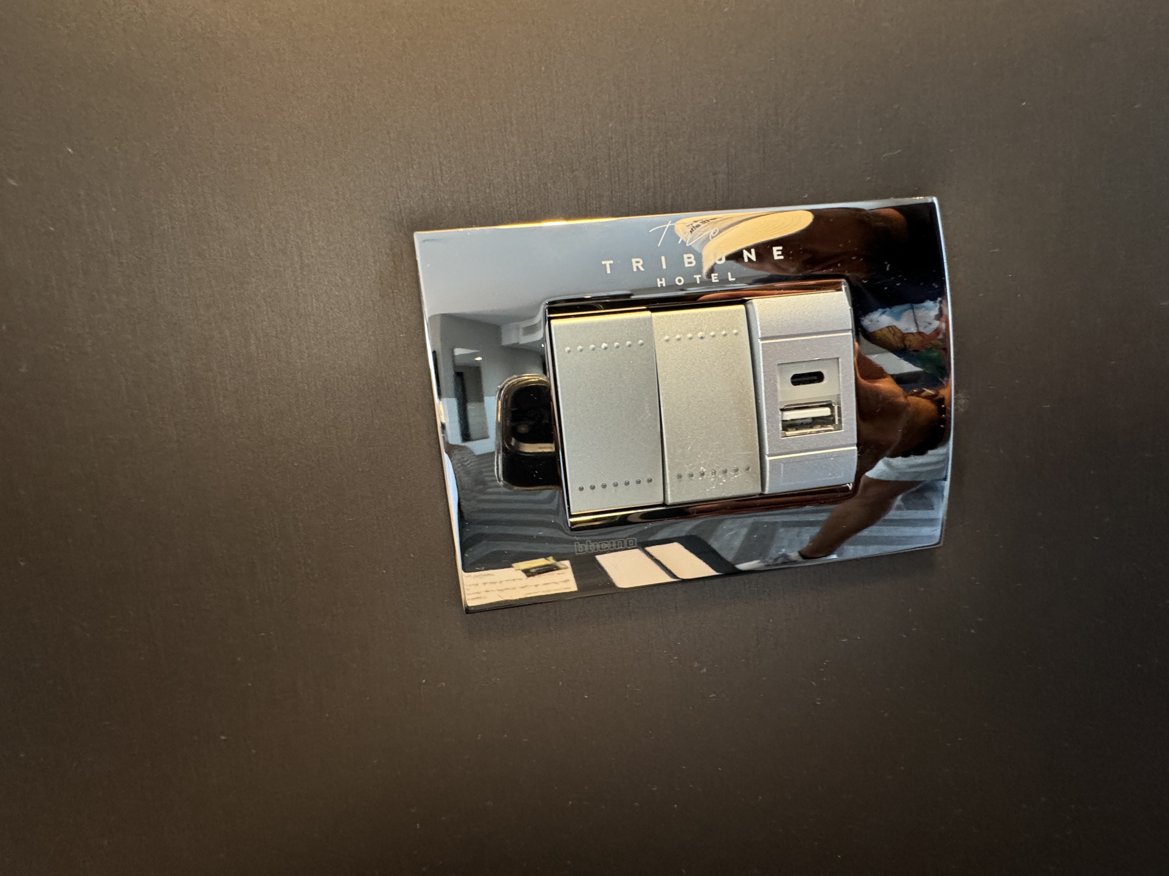 Tribune Rome Light switches and USB Tribune Rome Light switches and USB