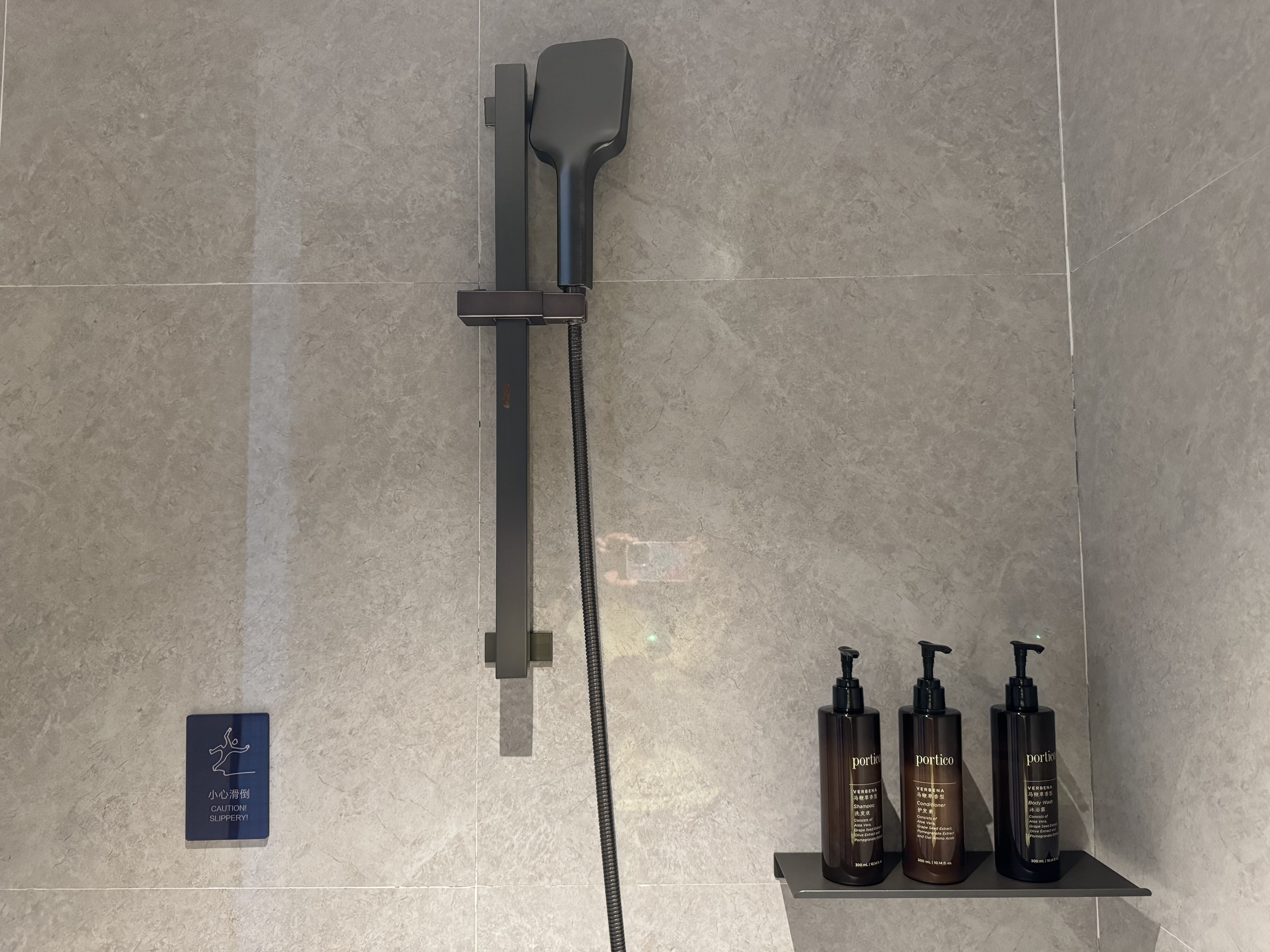 UrCove Chengdu Wenshu Monastery Taikoo Li bathroom shower UrCove Chengdu Wenshu Monastery Taikoo Li bathroom shower