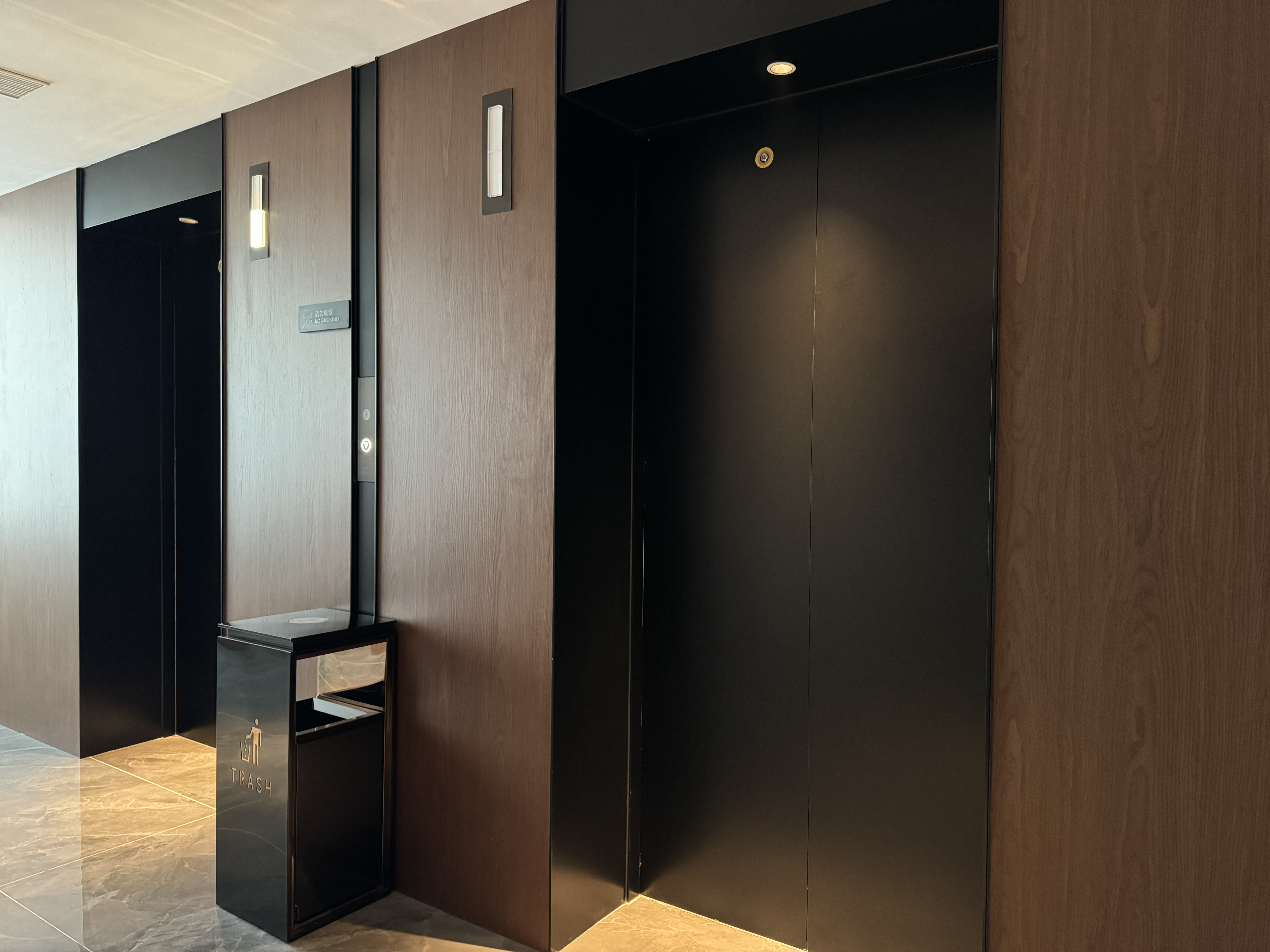 UrCove Chengdu Wenshu Monastery Taikoo Li elevator bank UrCove Chengdu Wenshu Monastery Taikoo Li elevator bank
