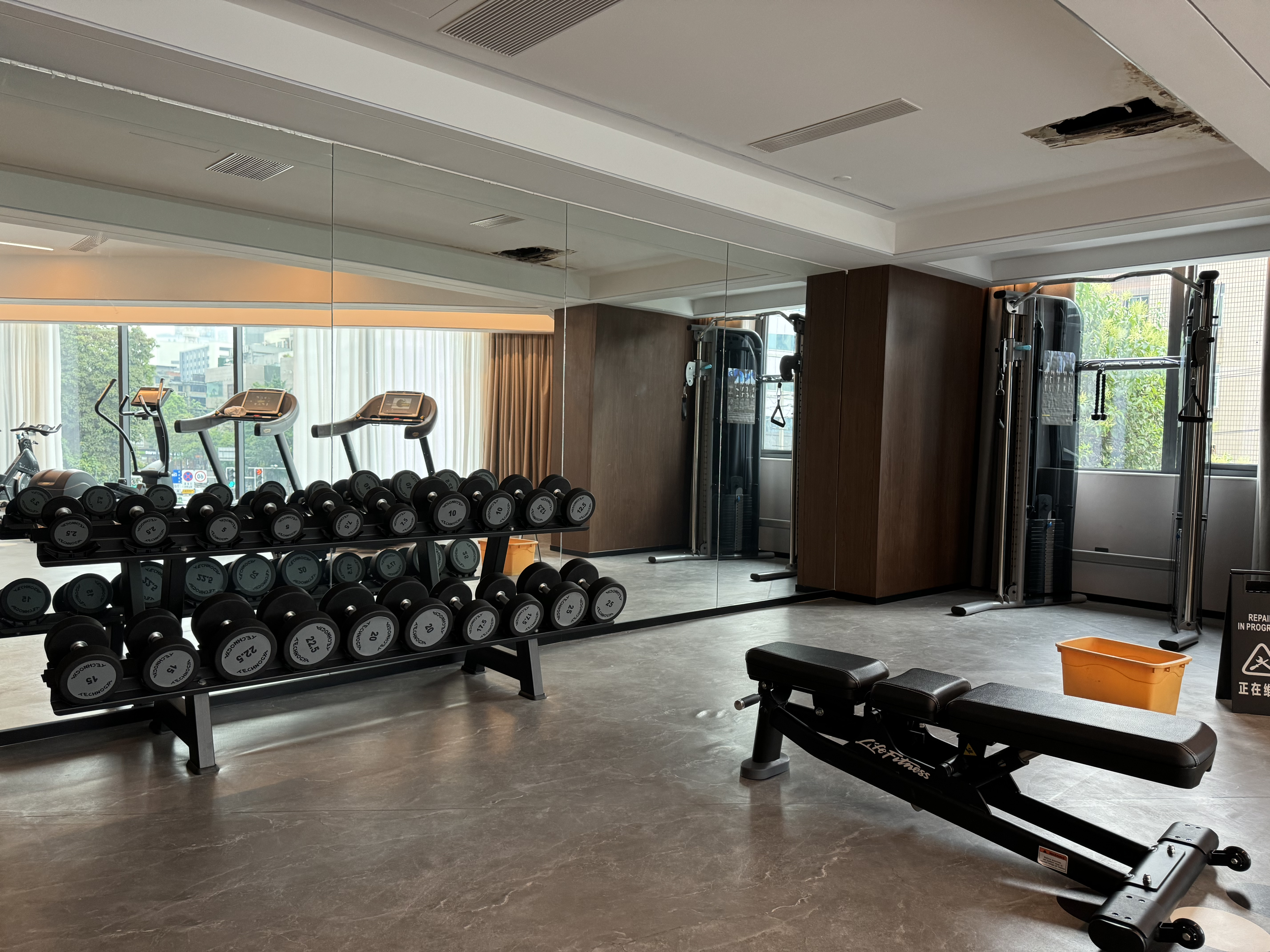 UrCove Chengdu Wenshu Monastery Taikoo Li gym weights UrCove Chengdu Wenshu Monastery Taikoo Li gym weights