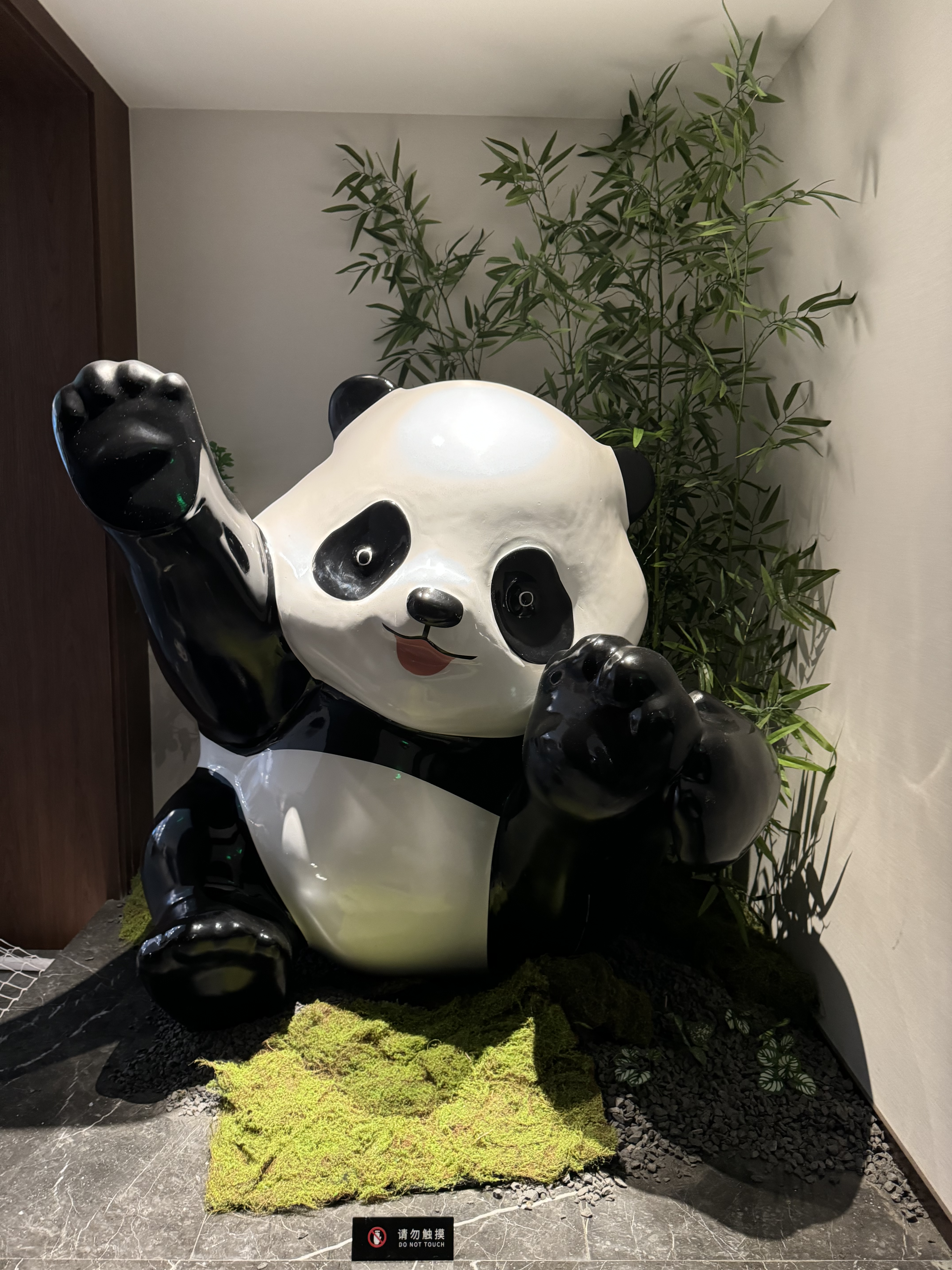 UrCove Chengdu Wenshu Monastery Taikoo Li lobby panda statue UrCove Chengdu Wenshu Monastery Taikoo Li lobby panda statue