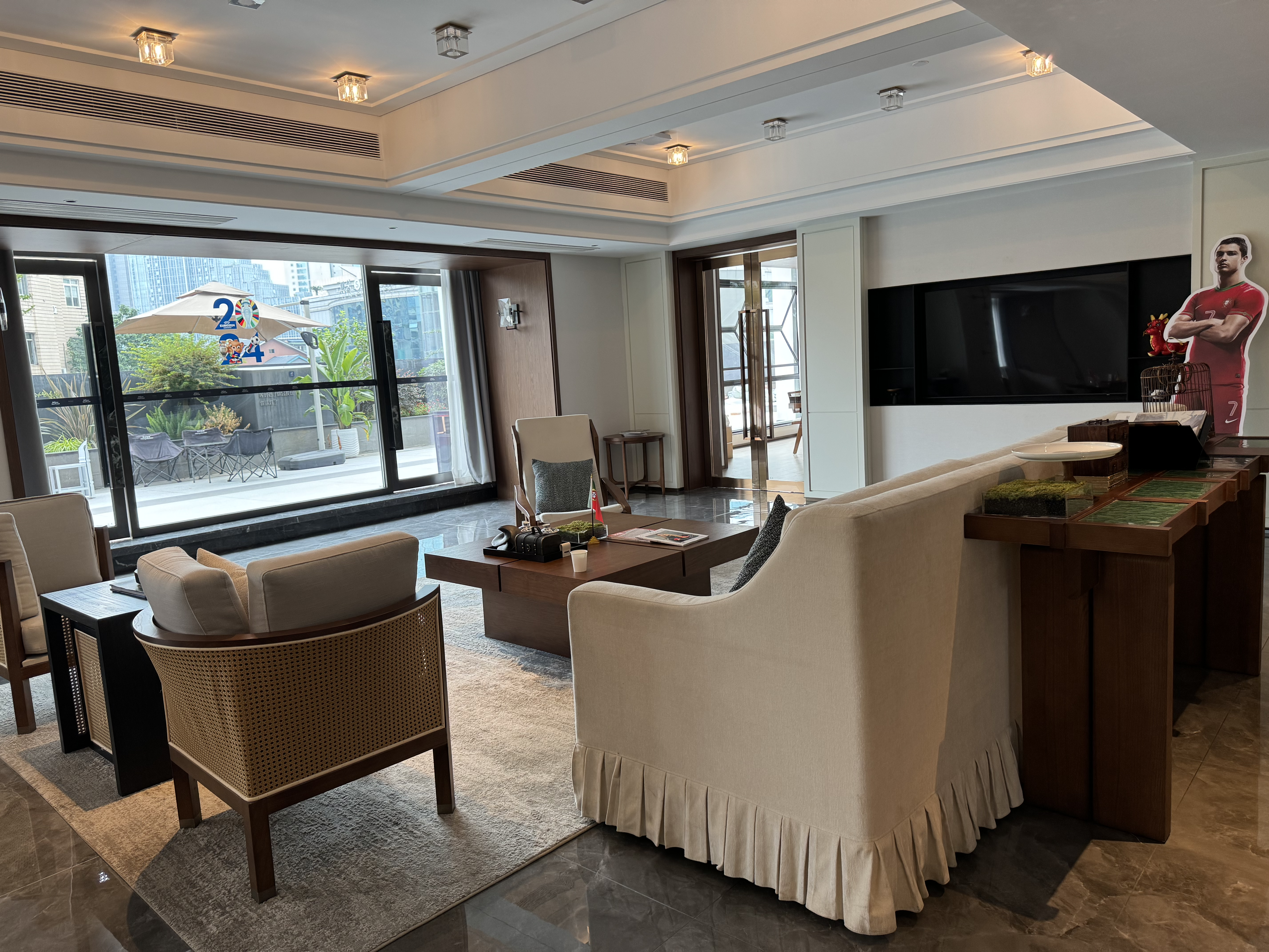 UrCove Chengdu Wenshu Monastery Taikoo Li lobby seating UrCove Chengdu Wenshu Monastery Taikoo Li lobby seating