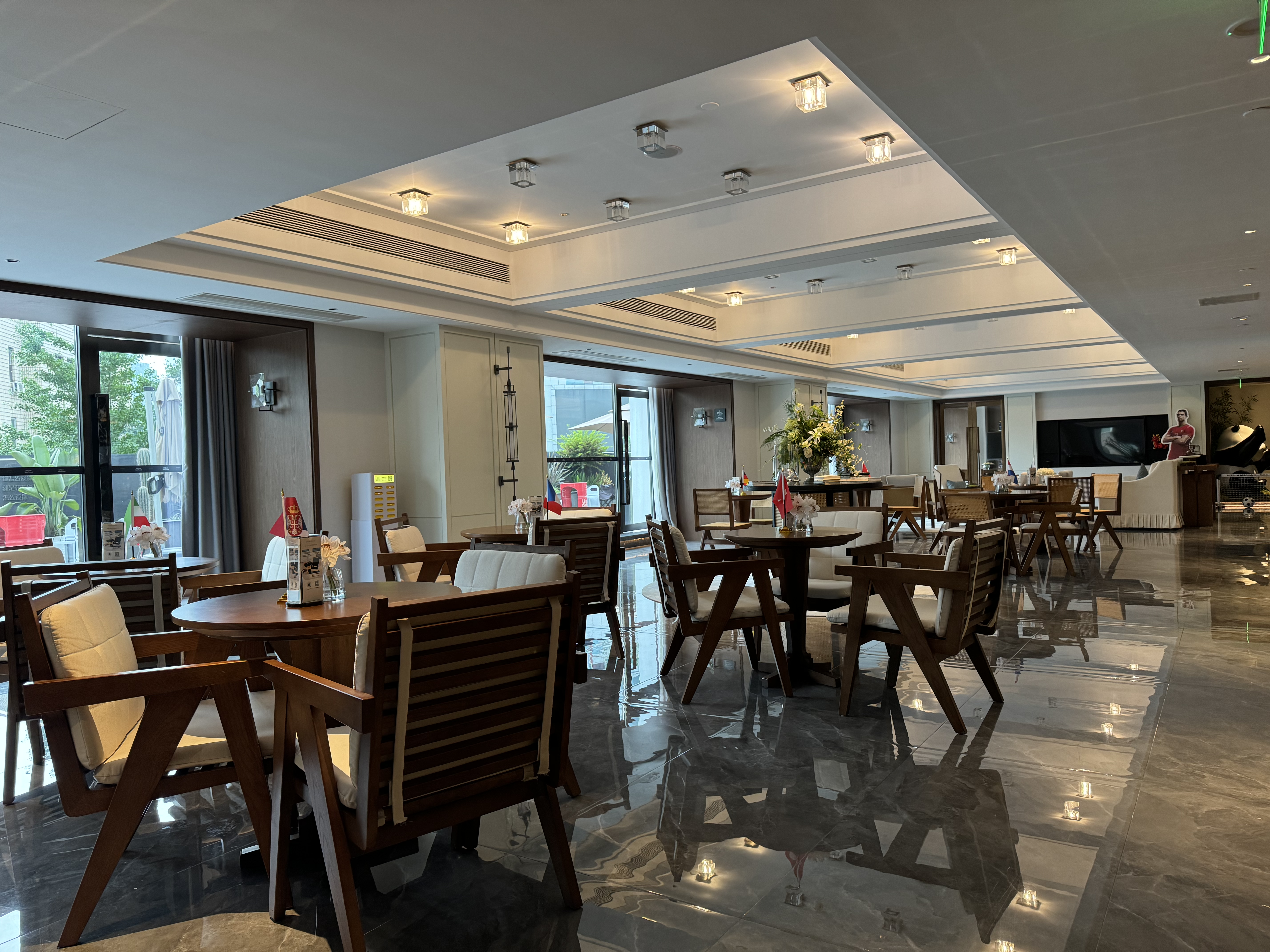 UrCove Chengdu Wenshu Monastery Taikoo Li lobby seating UrCove Chengdu Wenshu Monastery Taikoo Li lobby seating