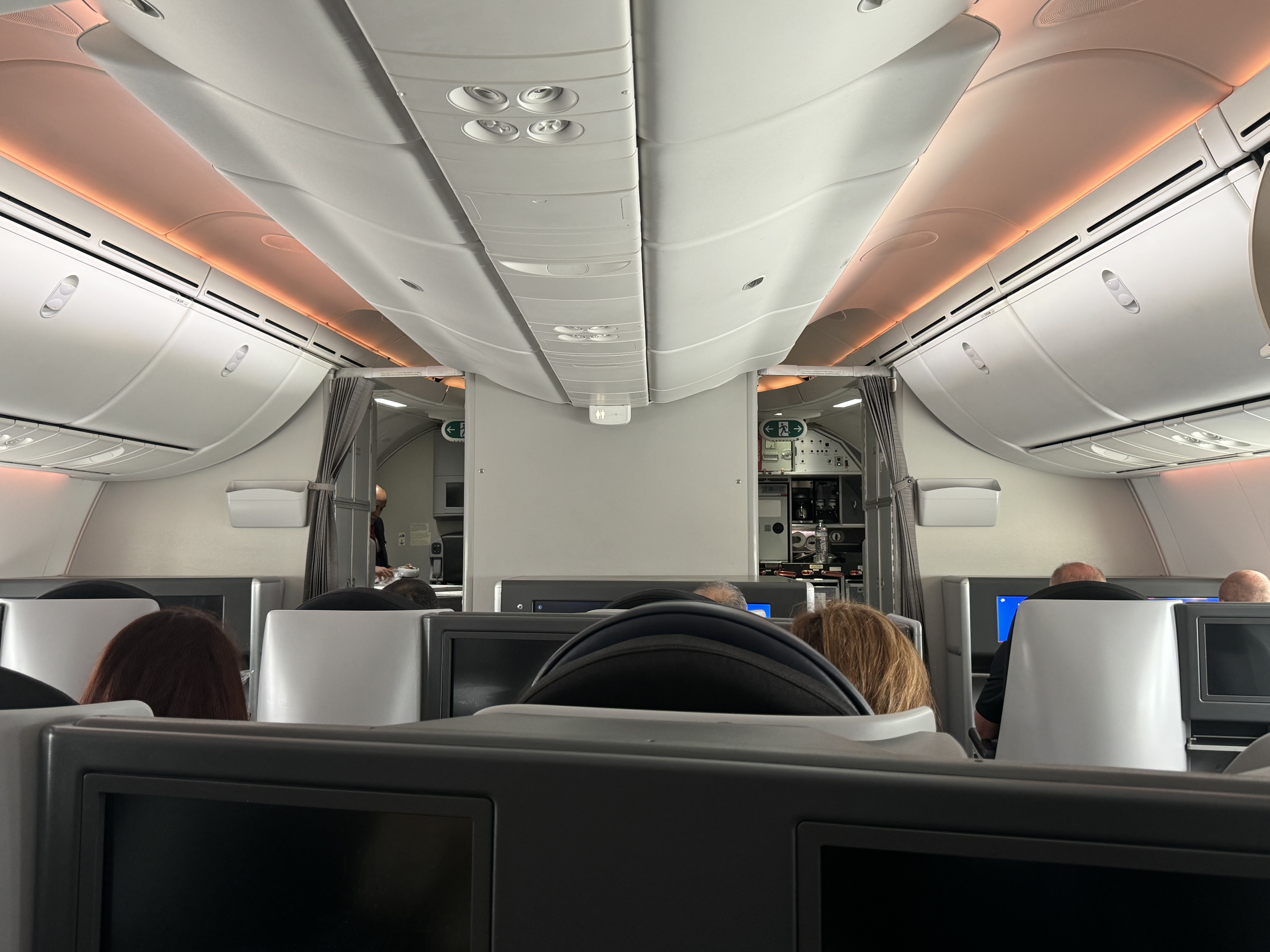 Aeromexico B787 8 LAX MEX business class staggered layout