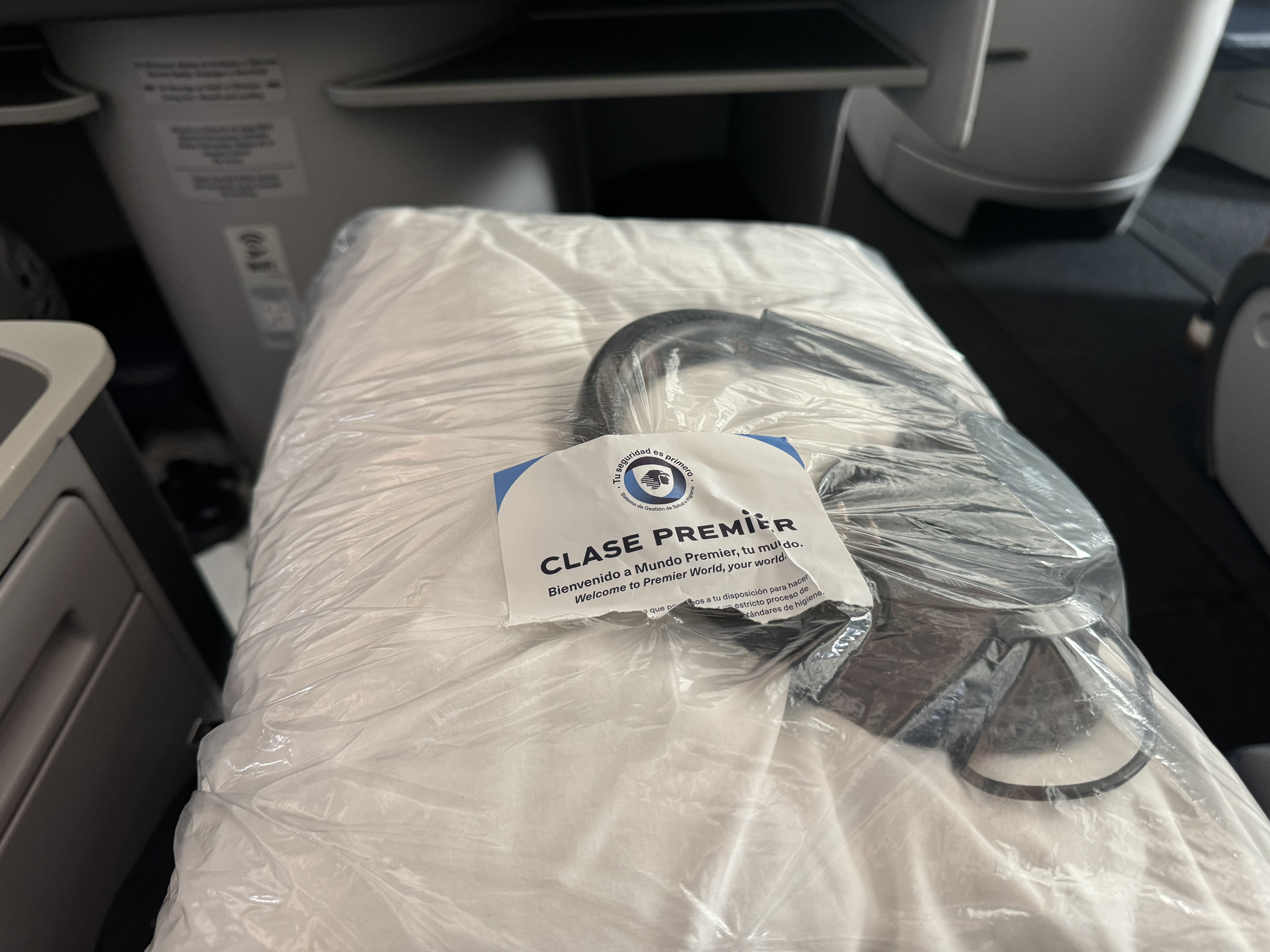 Aeromexico B787 8 LAX MEX seat bedding pack