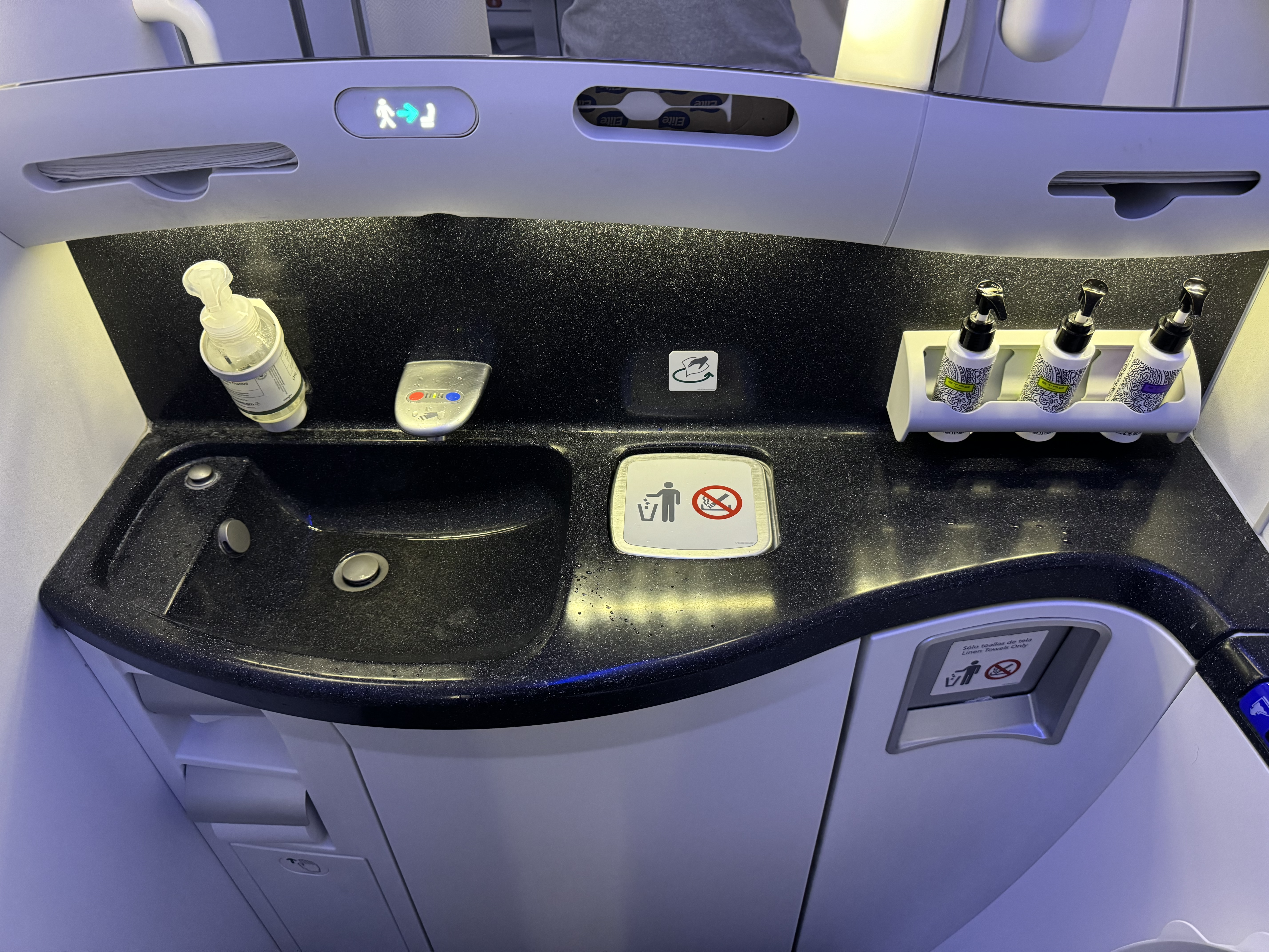 Aeromexico B787 9 business class lavatory sink Aeromexico B787 9 business class lavatory sink