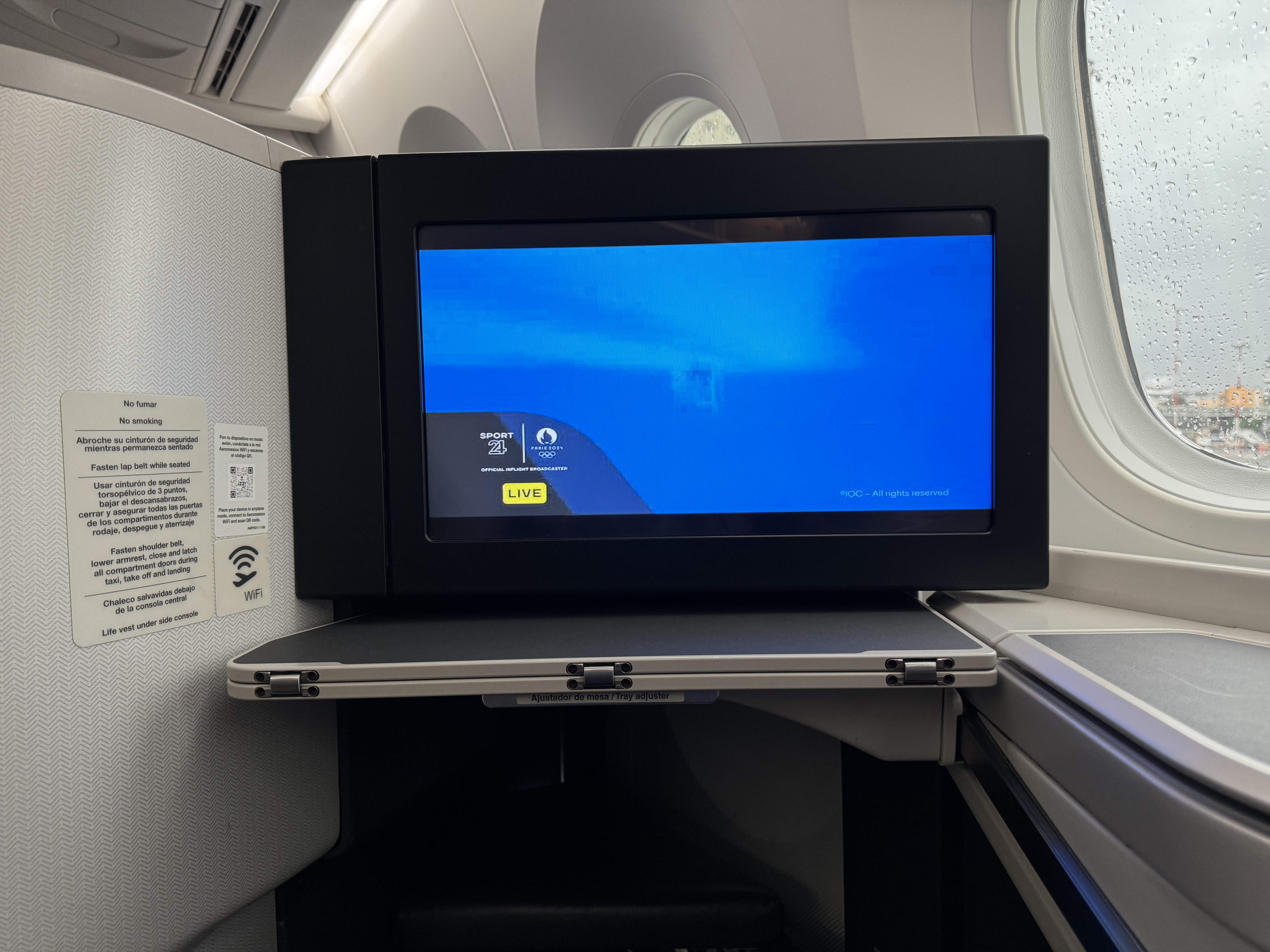 Aeromexico B787 9 business class screen and tray table Aeromexico B787 9 business class screen and tray table