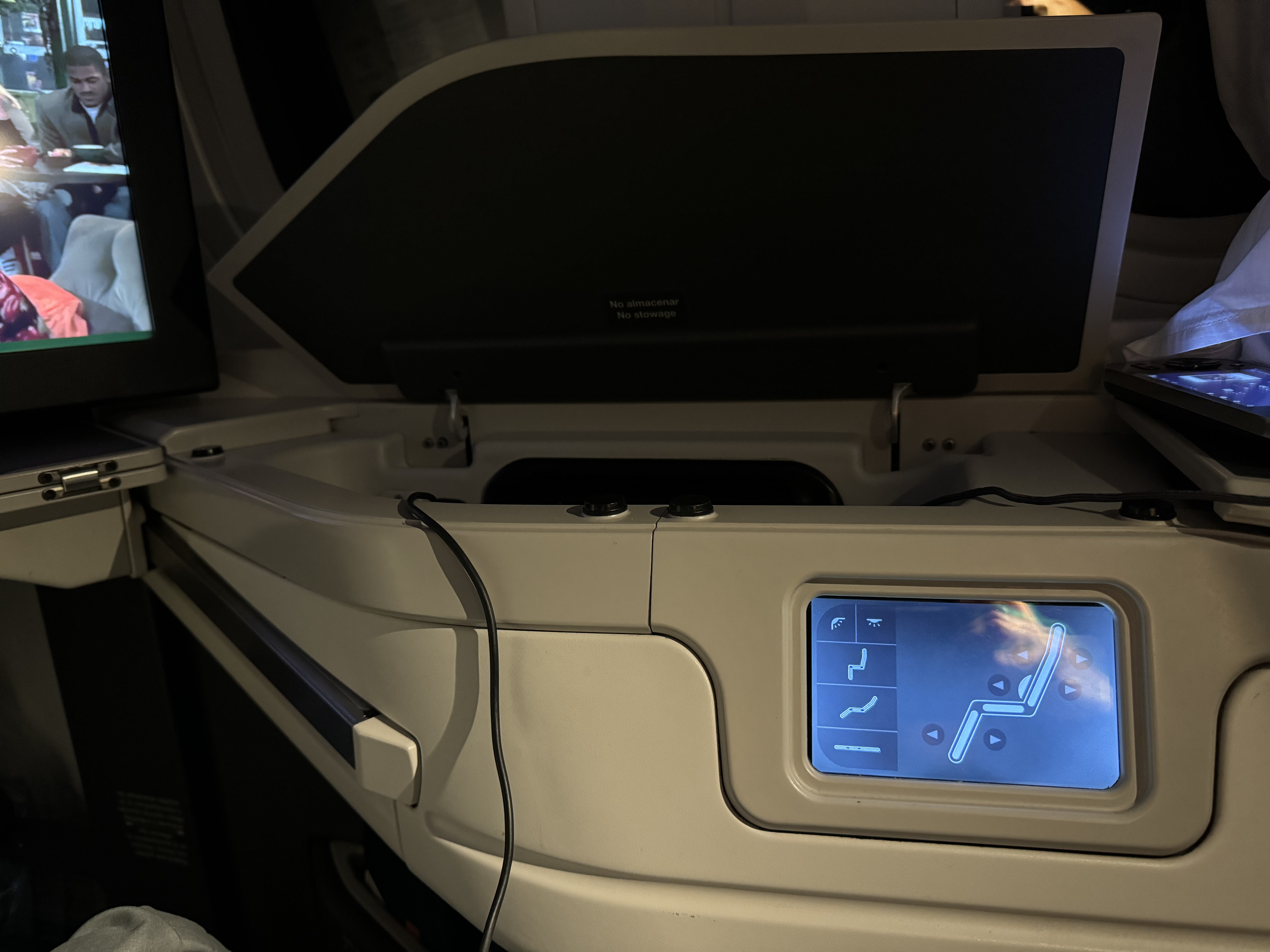 Aeromexico B787 9 business class seat controls Aeromexico B787 9 business class seat controls