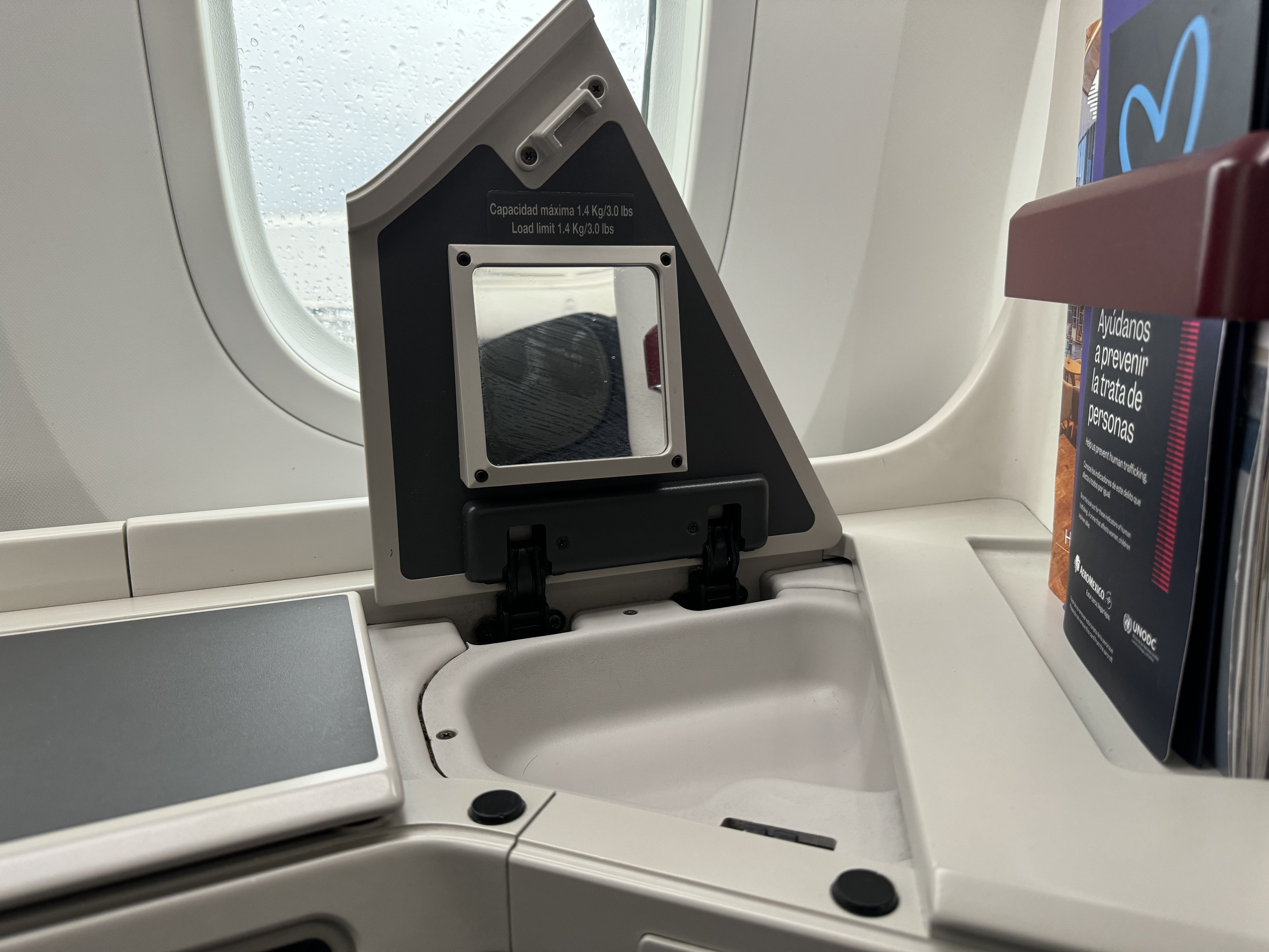 Aeromexico B787 9 business class storage and mirror Aeromexico B787 9 business class storage and mirror