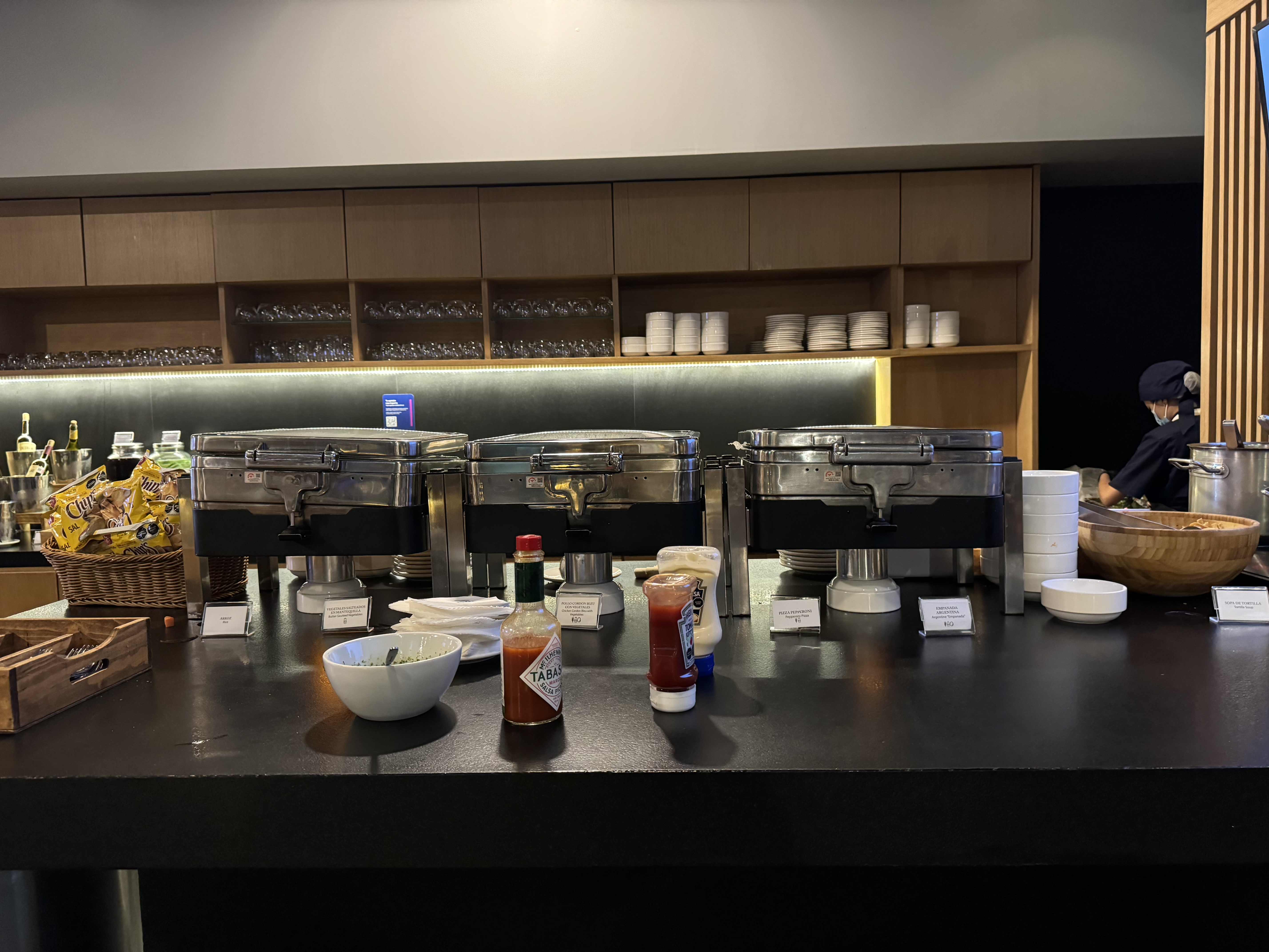 Aeromexico Salon Premier lounge MEX hot food bar Aeromexico Salon Premier lounge MEX hot food bar
