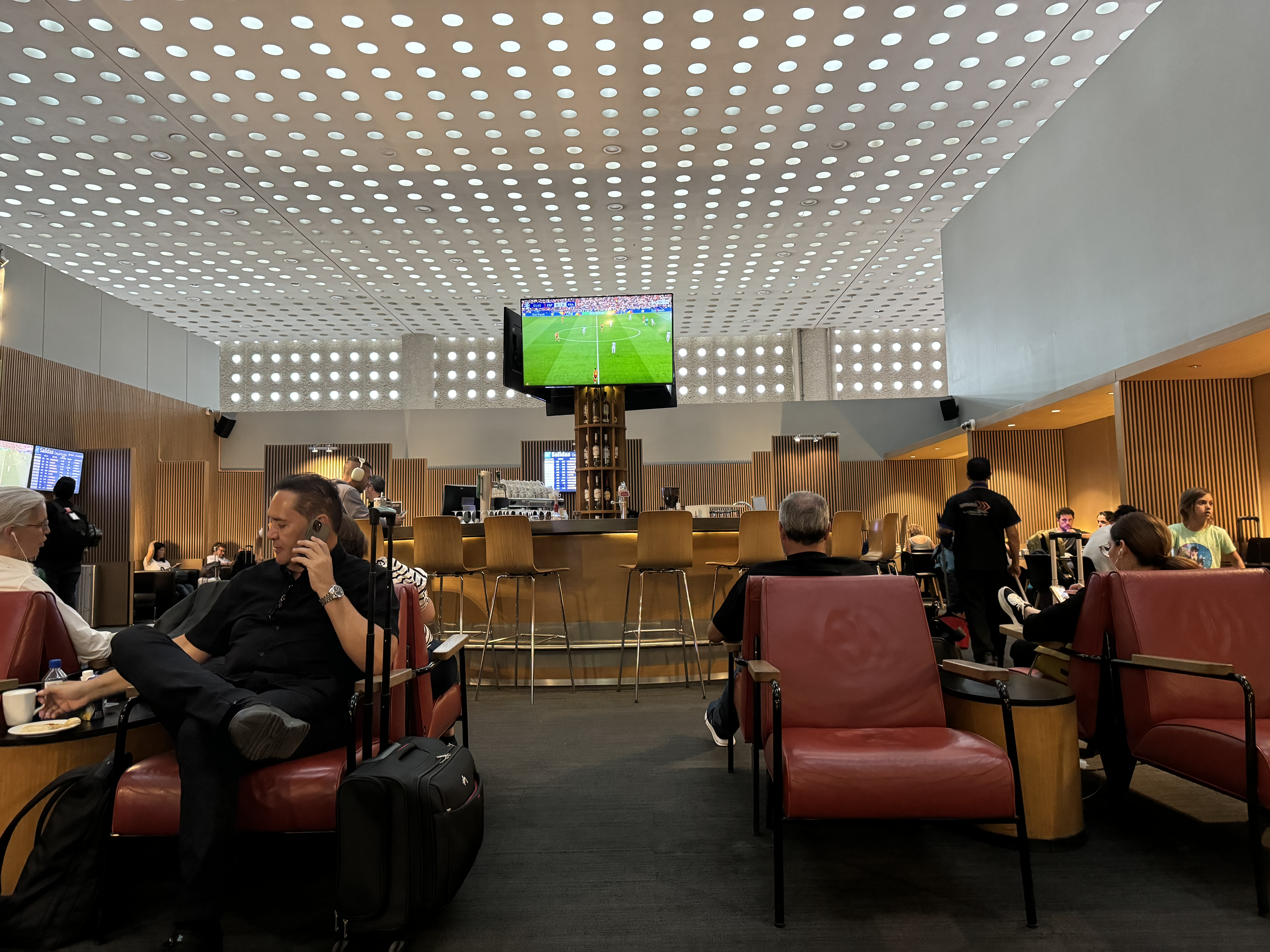 Aeromexico Salon Premier lounge MEX mezzanine bar Aeromexico Salon Premier lounge MEX mezzanine bar