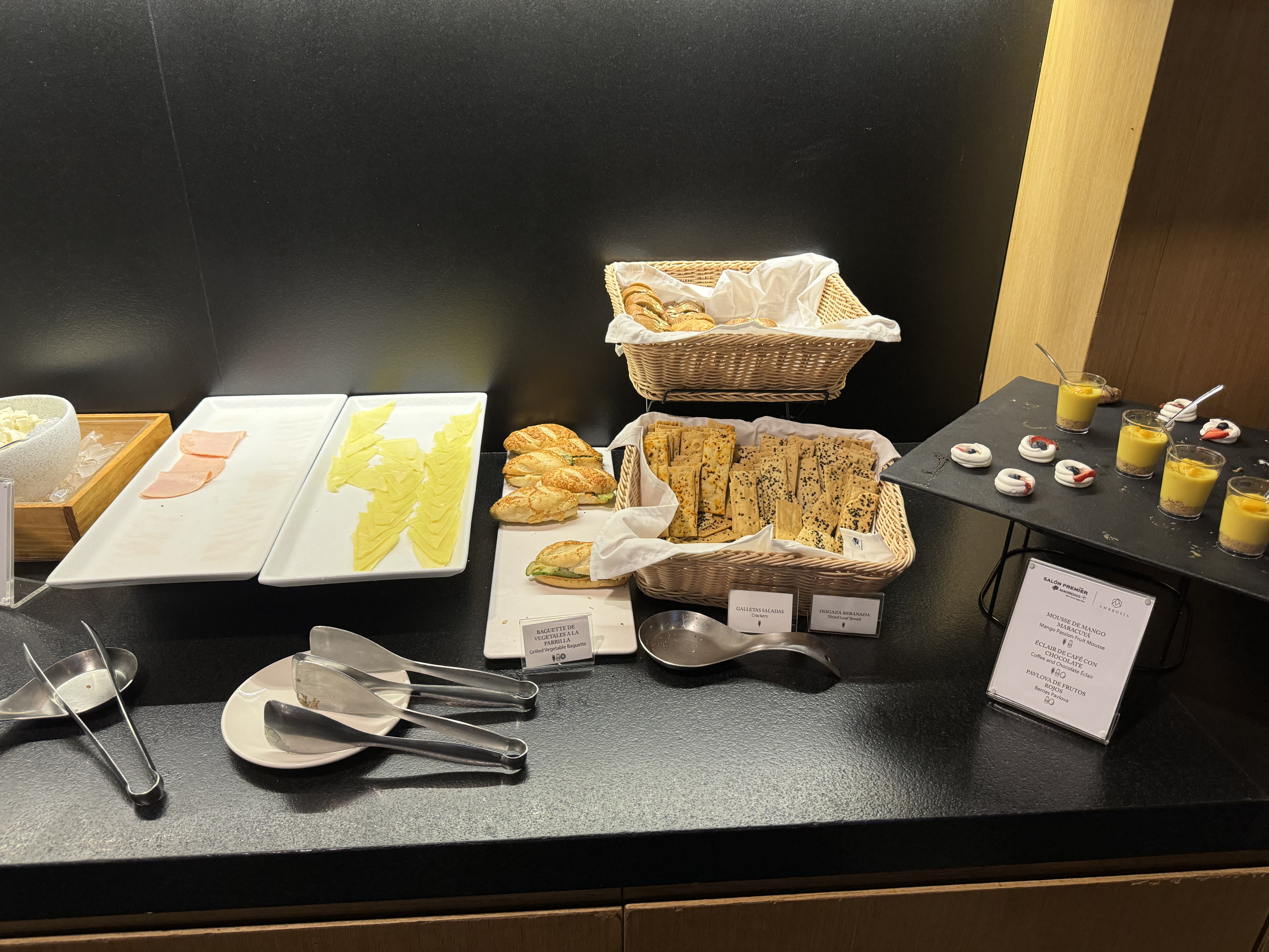 Aeromexico Salon Premier lounge MEX sandwiches Aeromexico Salon Premier lounge MEX sandwiches