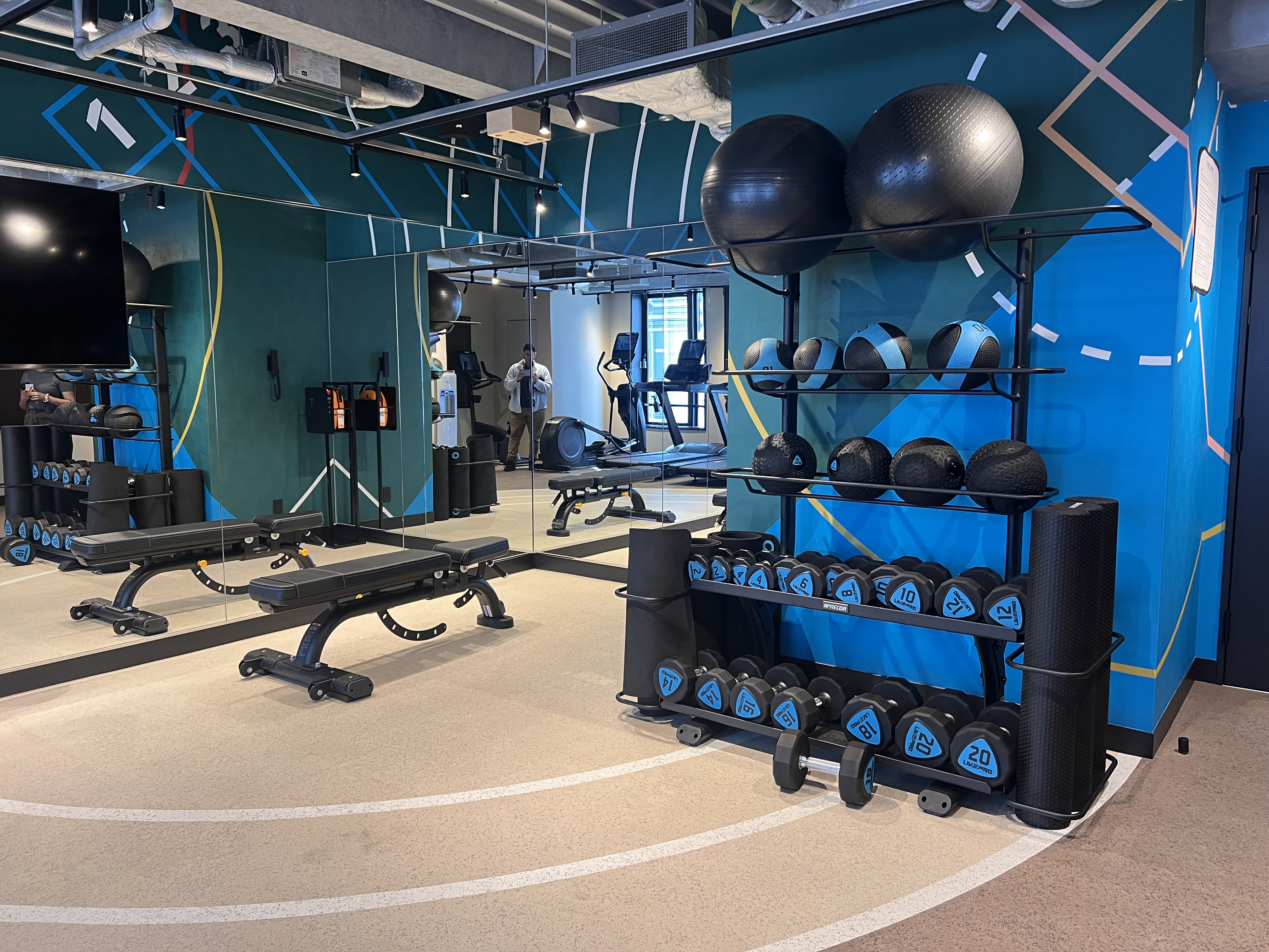 Caption by Hyatt Namba Osaka fitness center free weights Caption by Hyatt Namba Osaka fitness center free weights