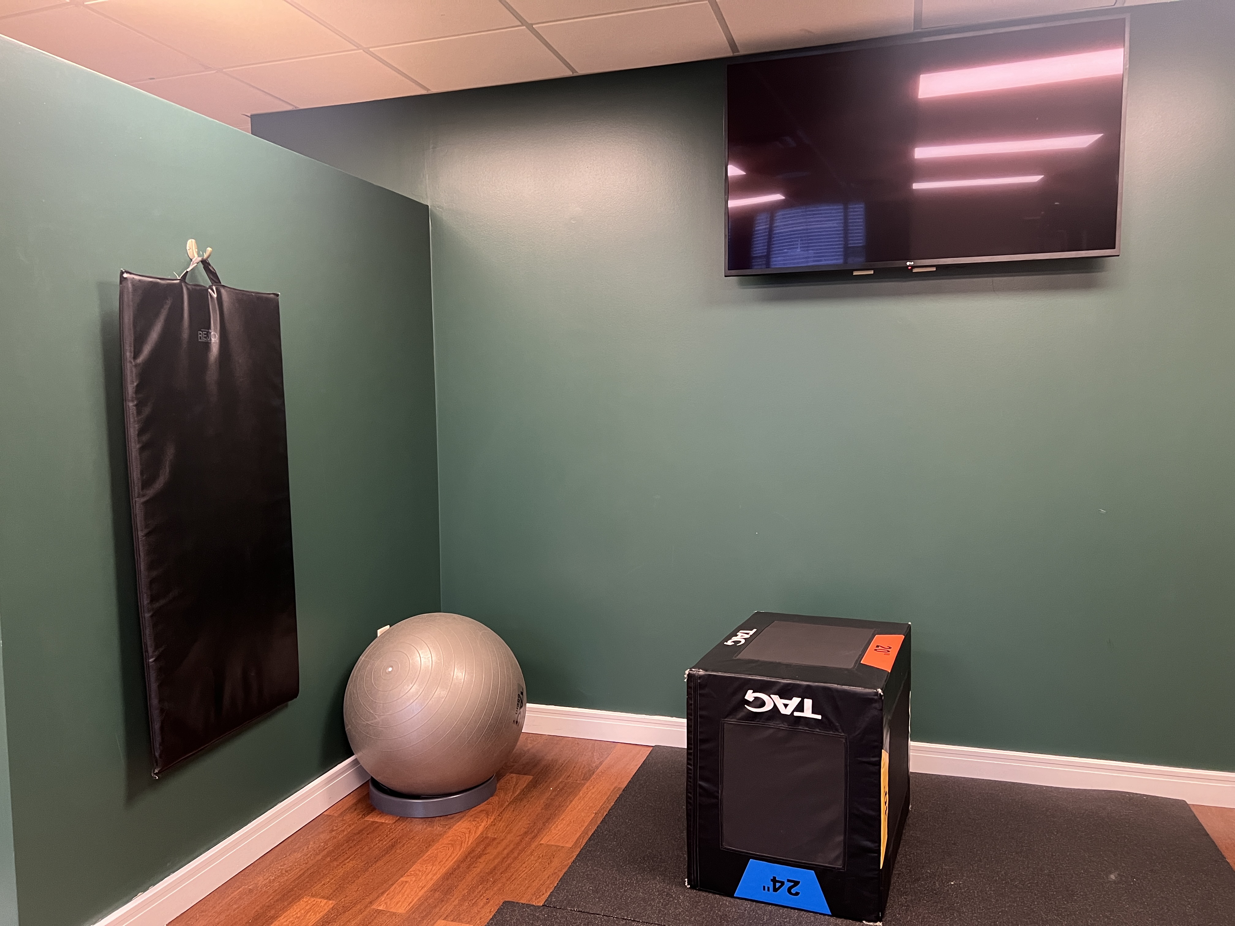 DoubleTree Fallsview Resort Spa by Hilton Niagara Falls fitness room yoga corner DoubleTree Fallsview Resort Spa by Hilton Niagara Falls fitness room yoga corner
