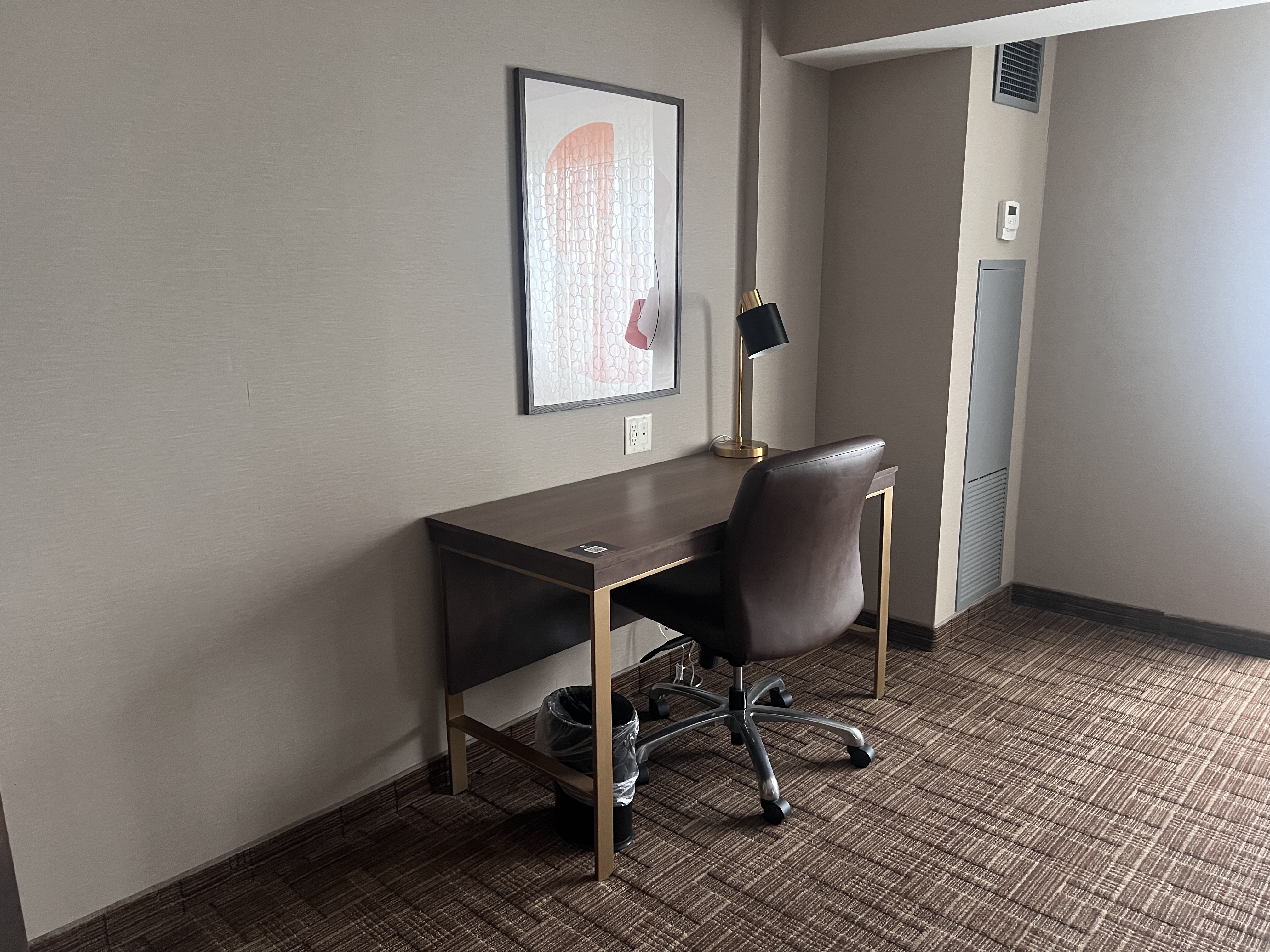 DoubleTree Fallsview Resort Spa by Hilton Niagara Falls room workstation DoubleTree Fallsview Resort Spa by Hilton Niagara Falls room workstation