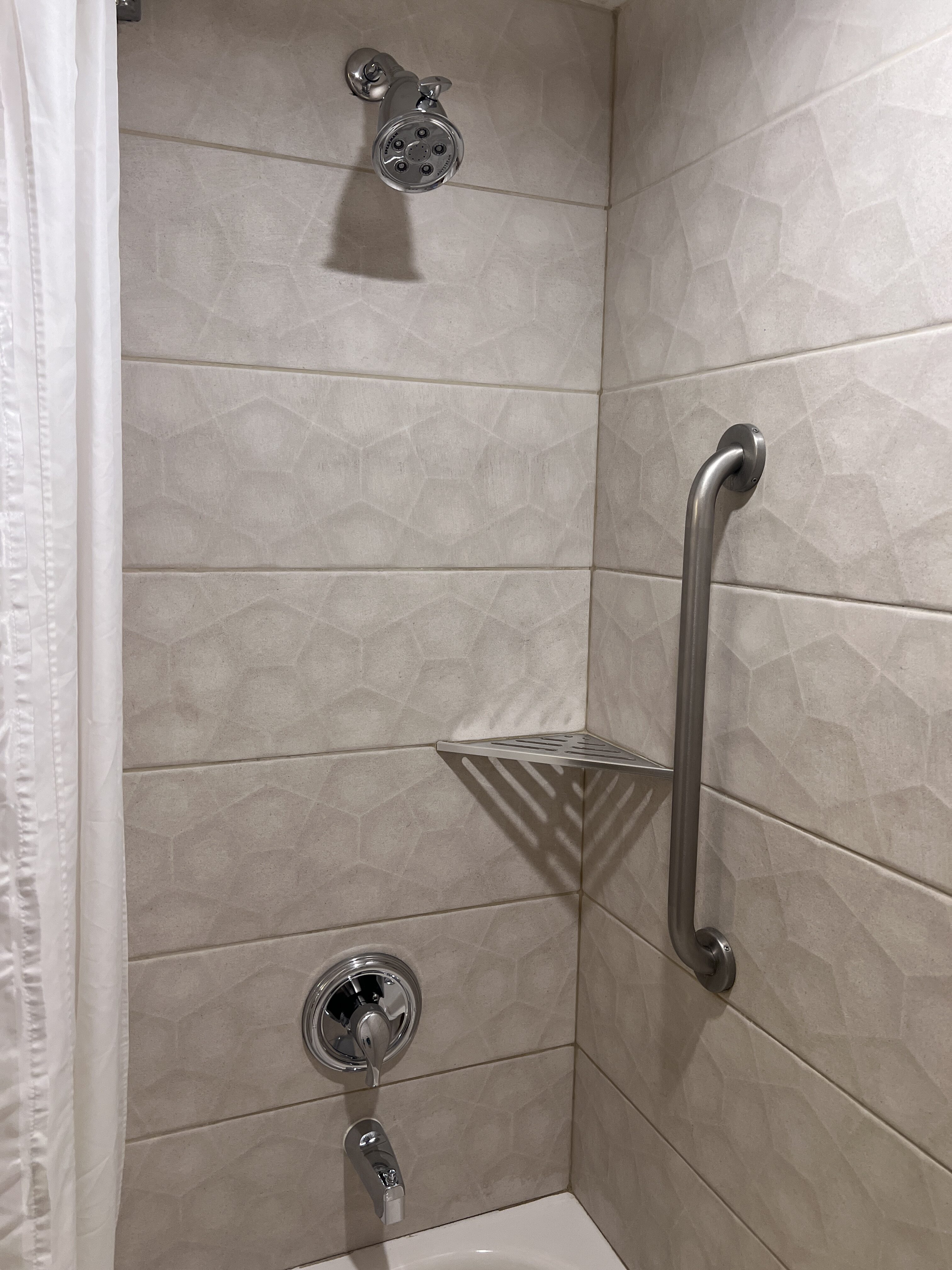 DoubleTree Fallsview Resort Spa by Hilton Niagara Falls shower DoubleTree Fallsview Resort Spa by Hilton Niagara Falls shower