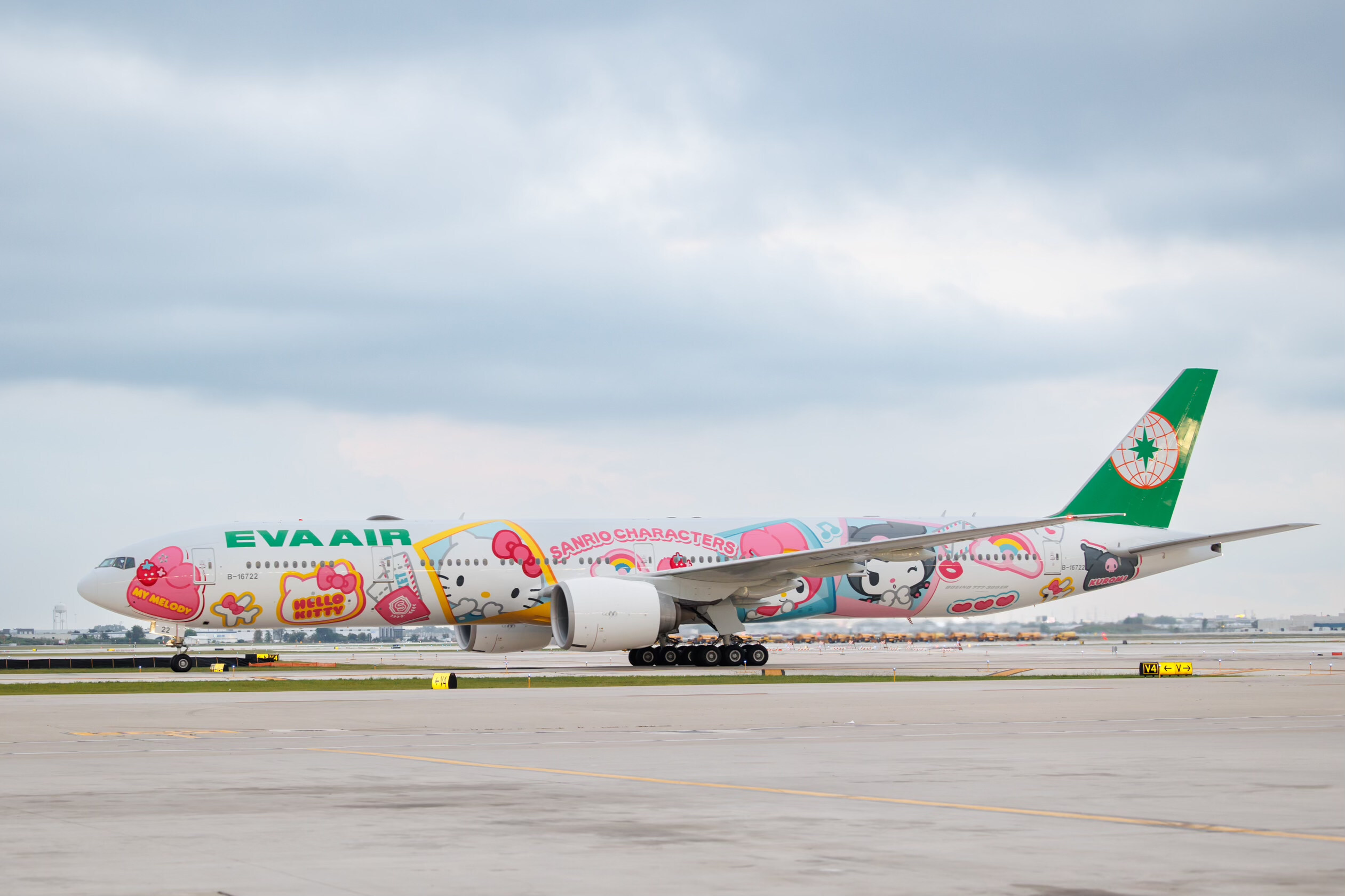 EVA Air Hello Kitty Besties Jet Chicago Arrival EVA Air Hello Kitty Besties Jet Chicago Arrival