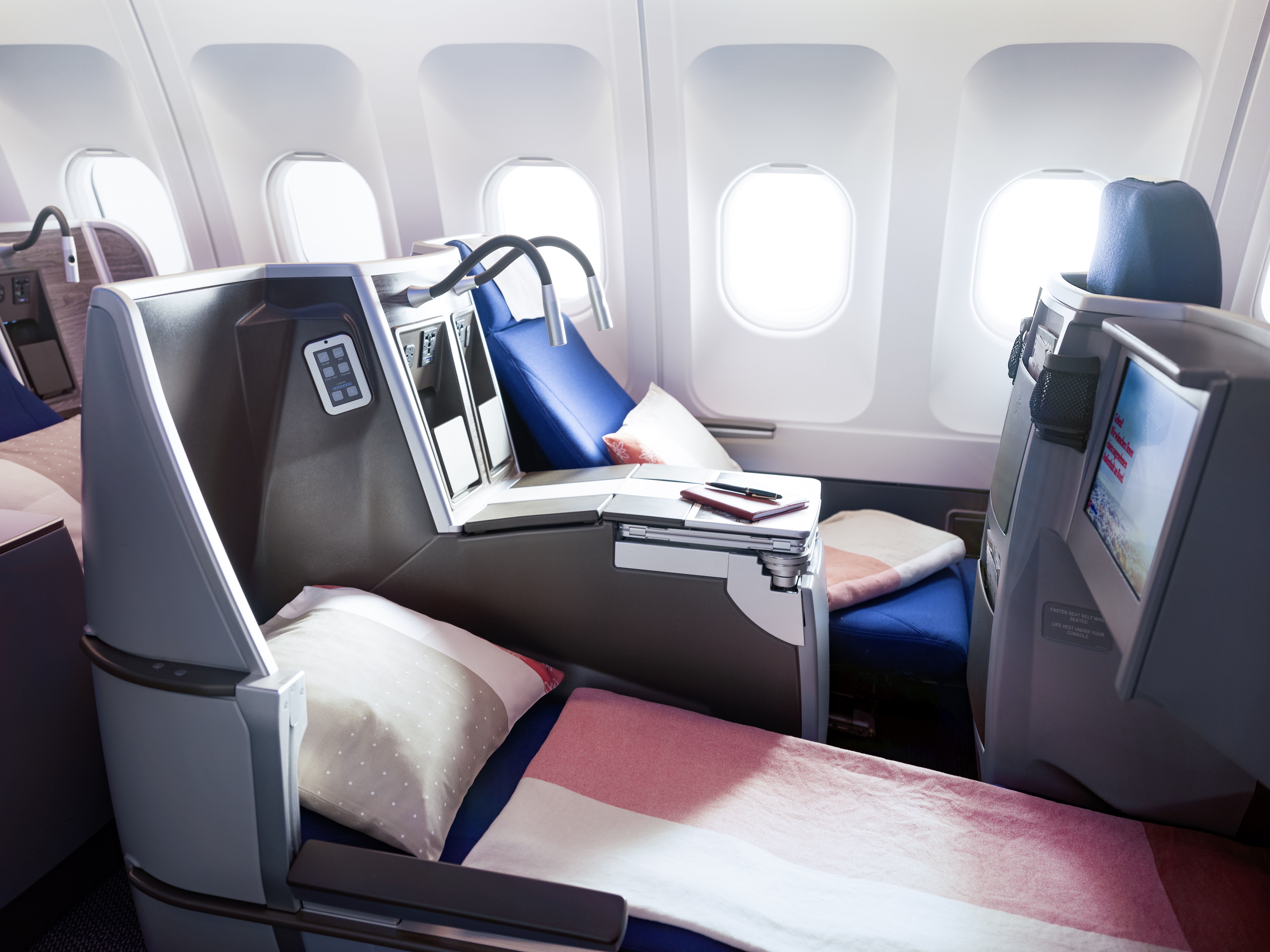 Edelweiss A340 Business Class Seat Bed Edelweiss A340 Business Class Seat Bed