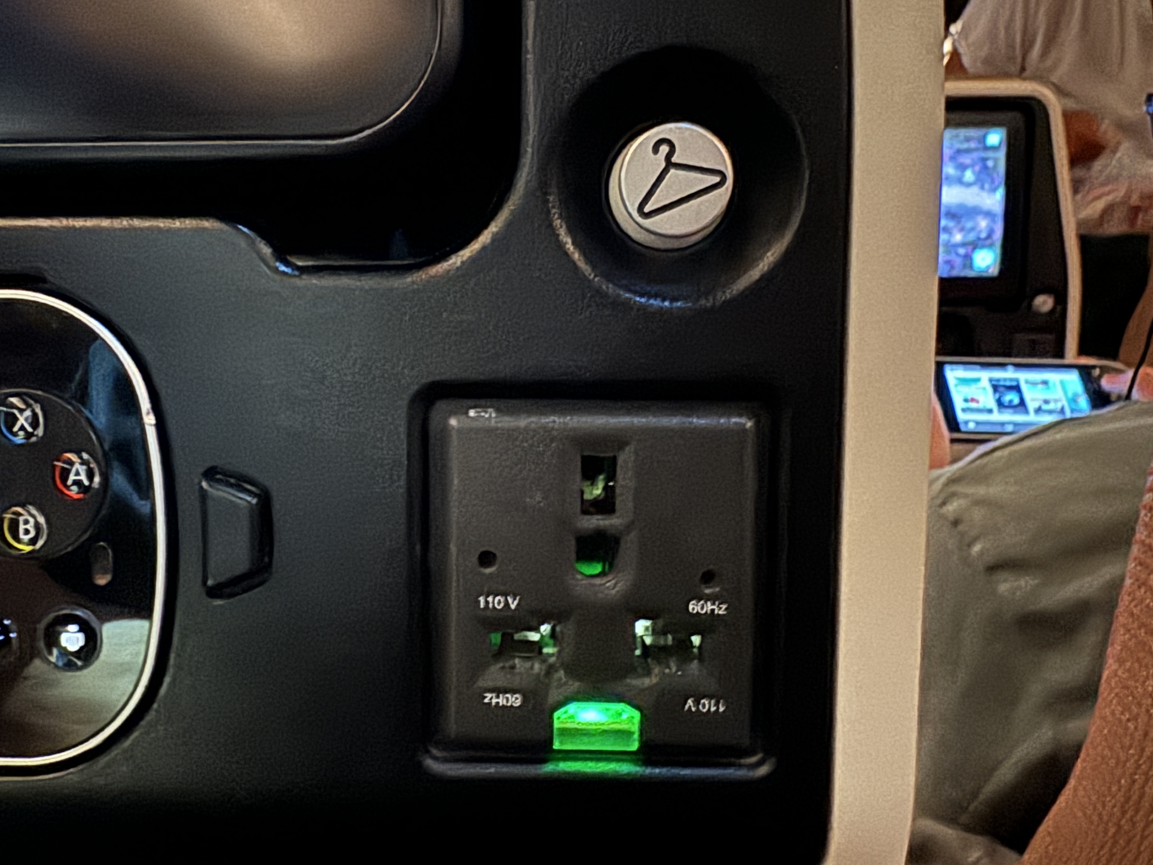 Etihad B787 9 Economy KIX AUH power