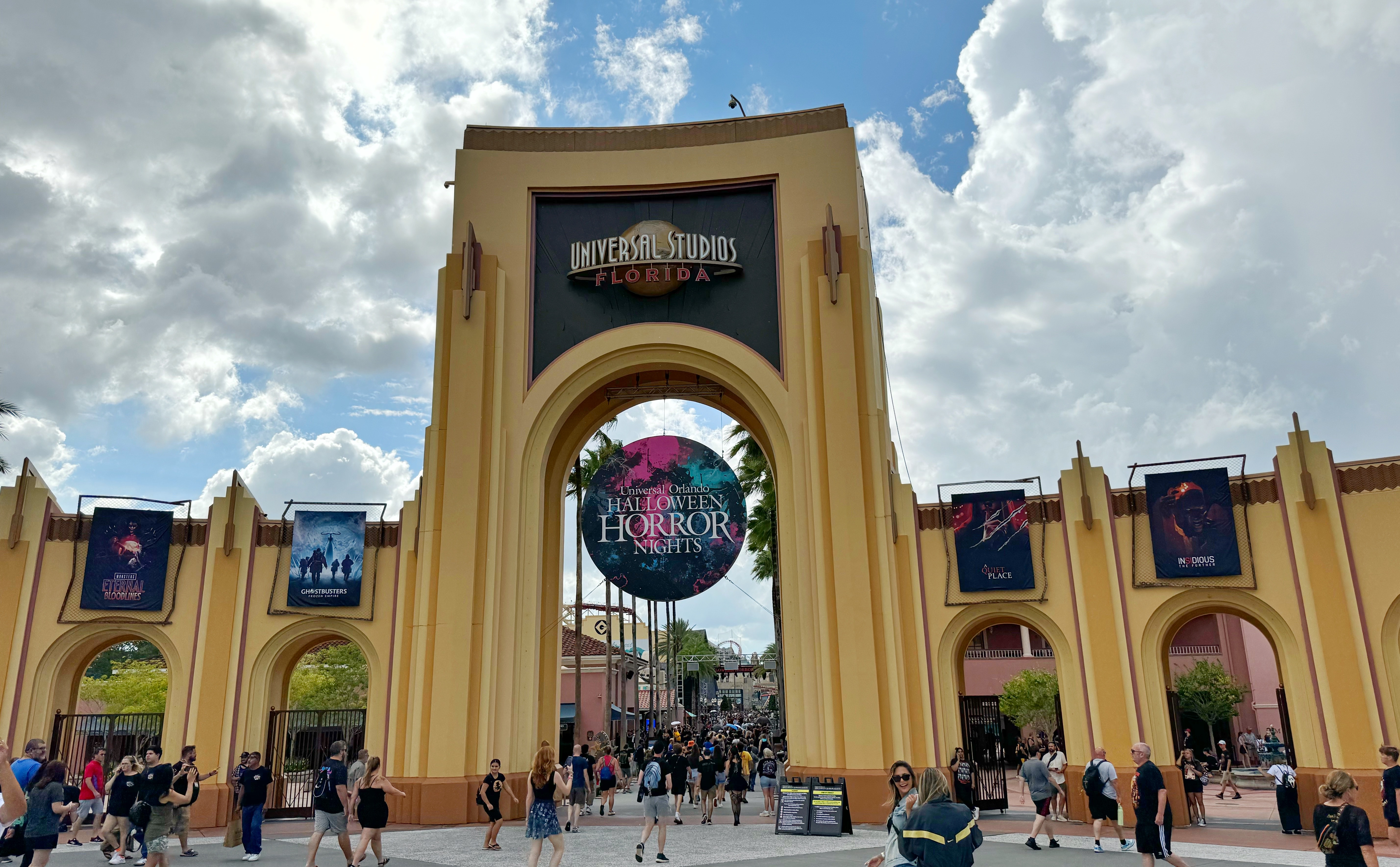 Halloween Horror Nights Unviersal entry Halloween Horror Nights Unviersal entry