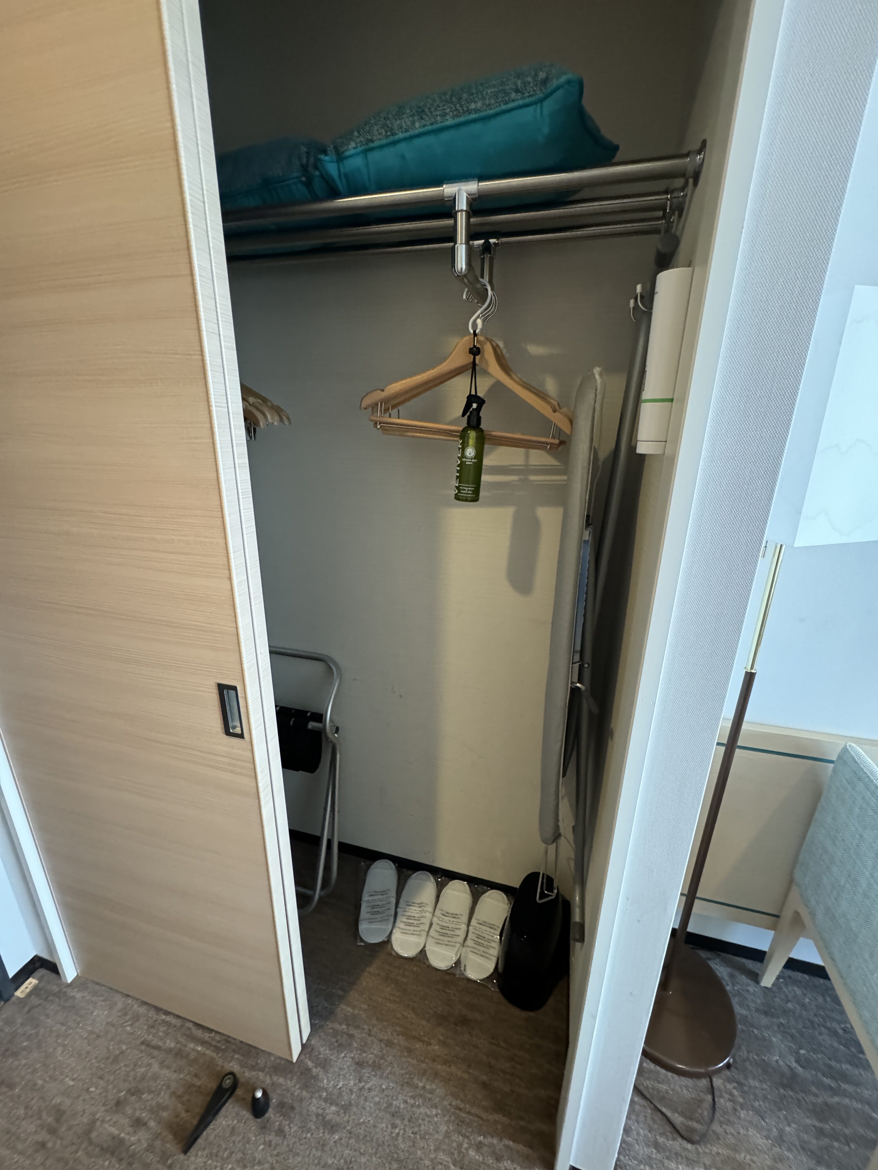 Holiday Inn Osaka Namba room closet right
