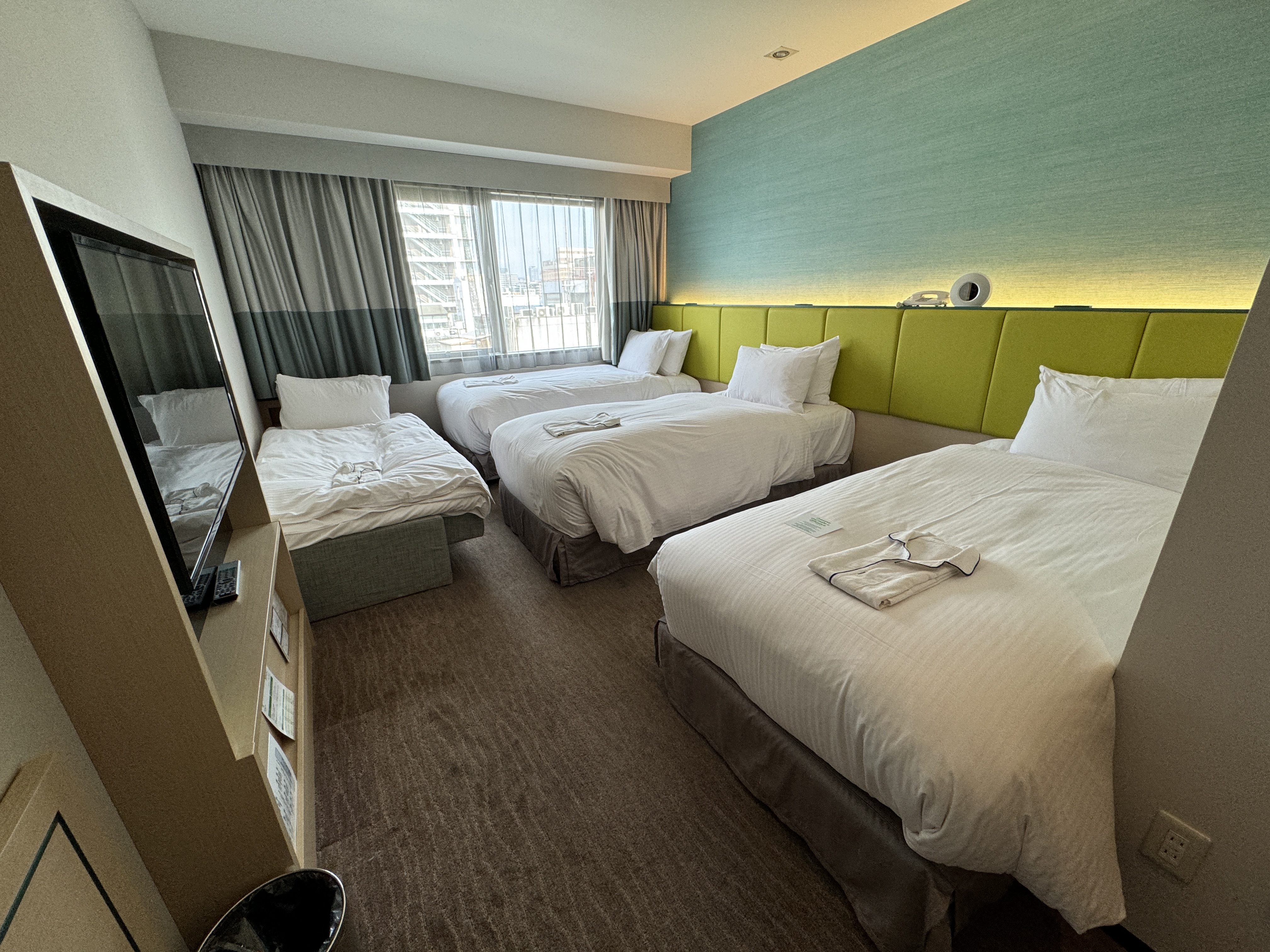 Holiday Inn Osaka Namba room window open
