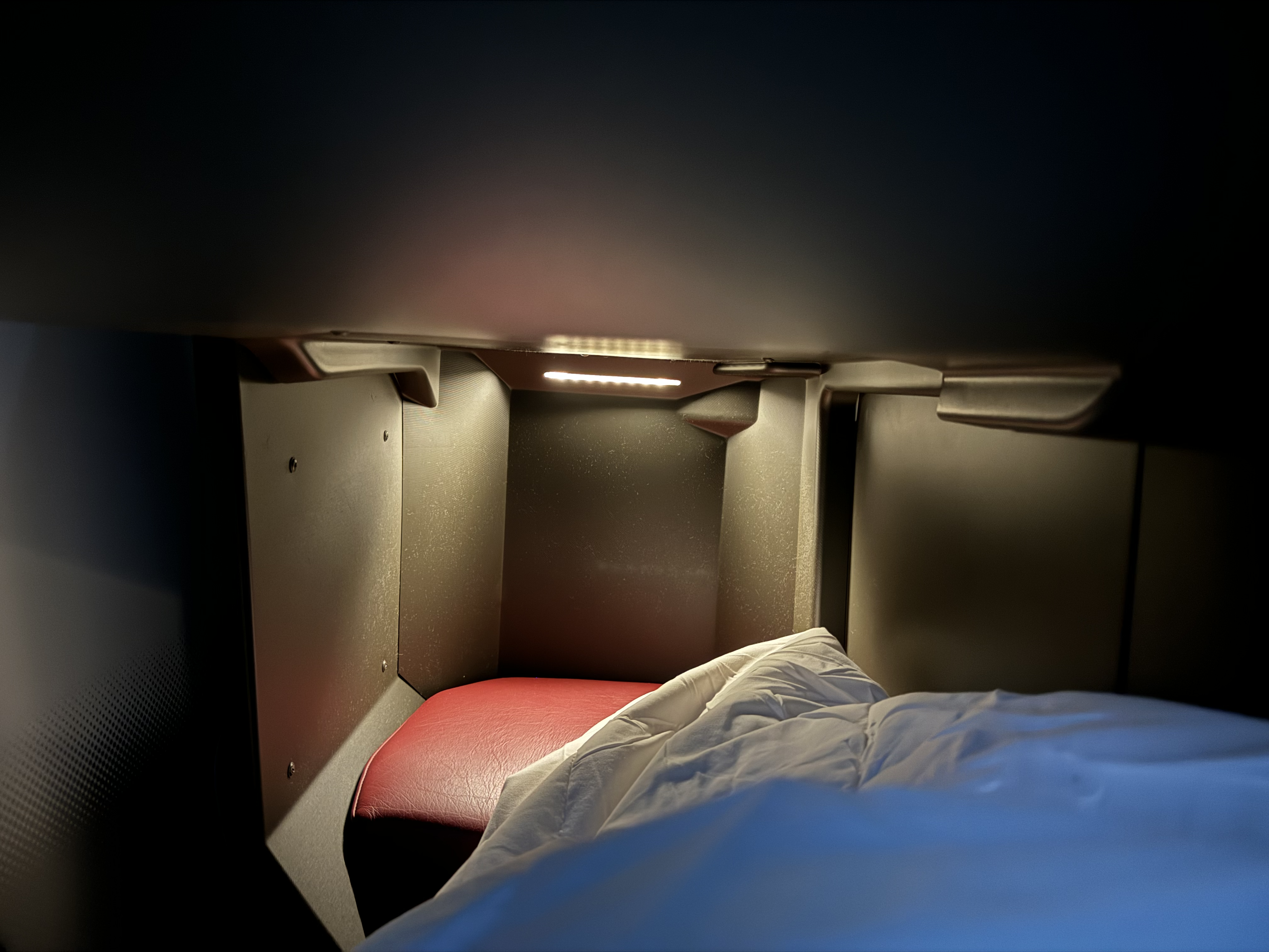 LATAM business class B787 9 GRU SCL light in footwell