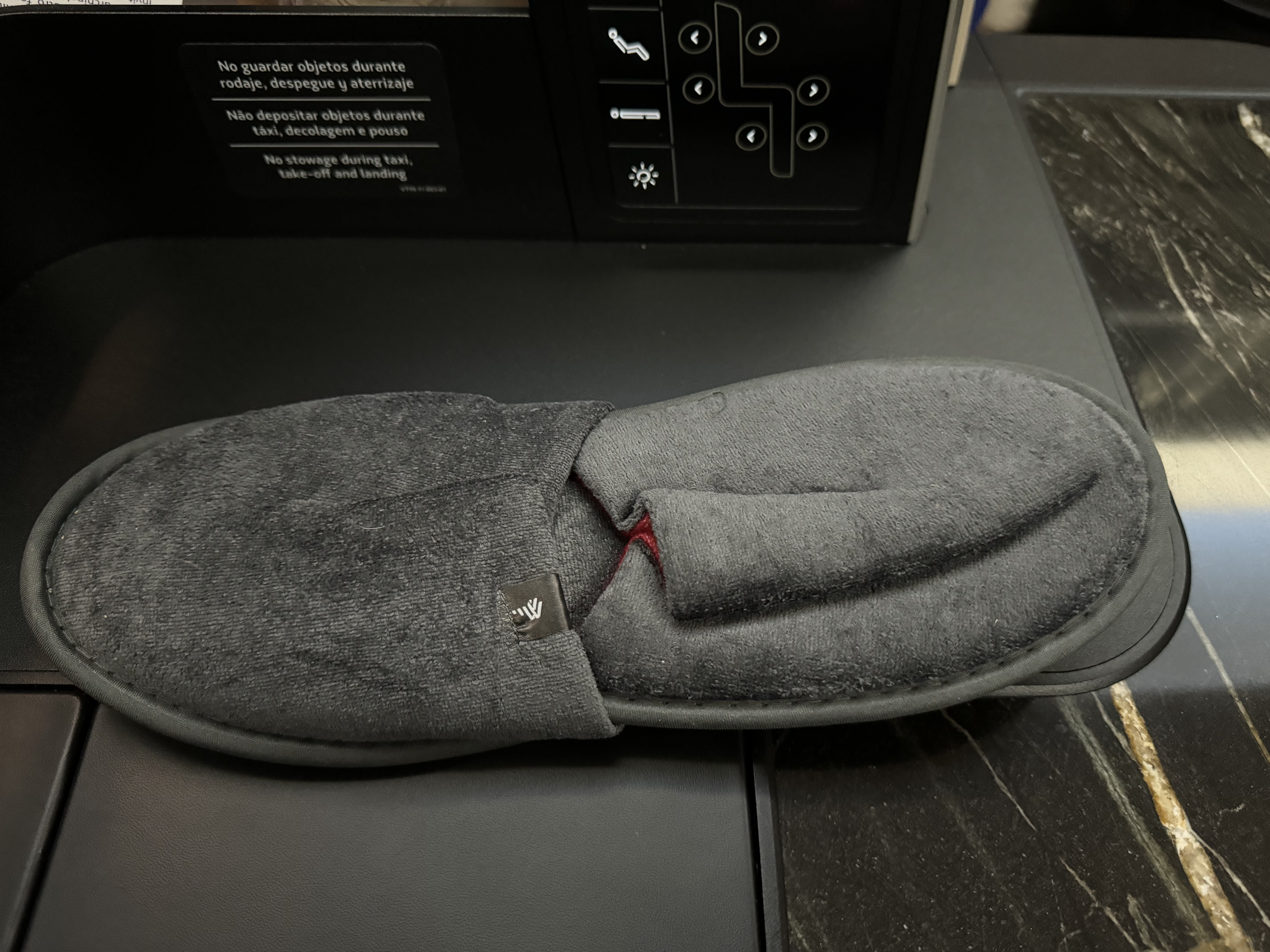 LATAM business class B787 9 GRU SCL slippers