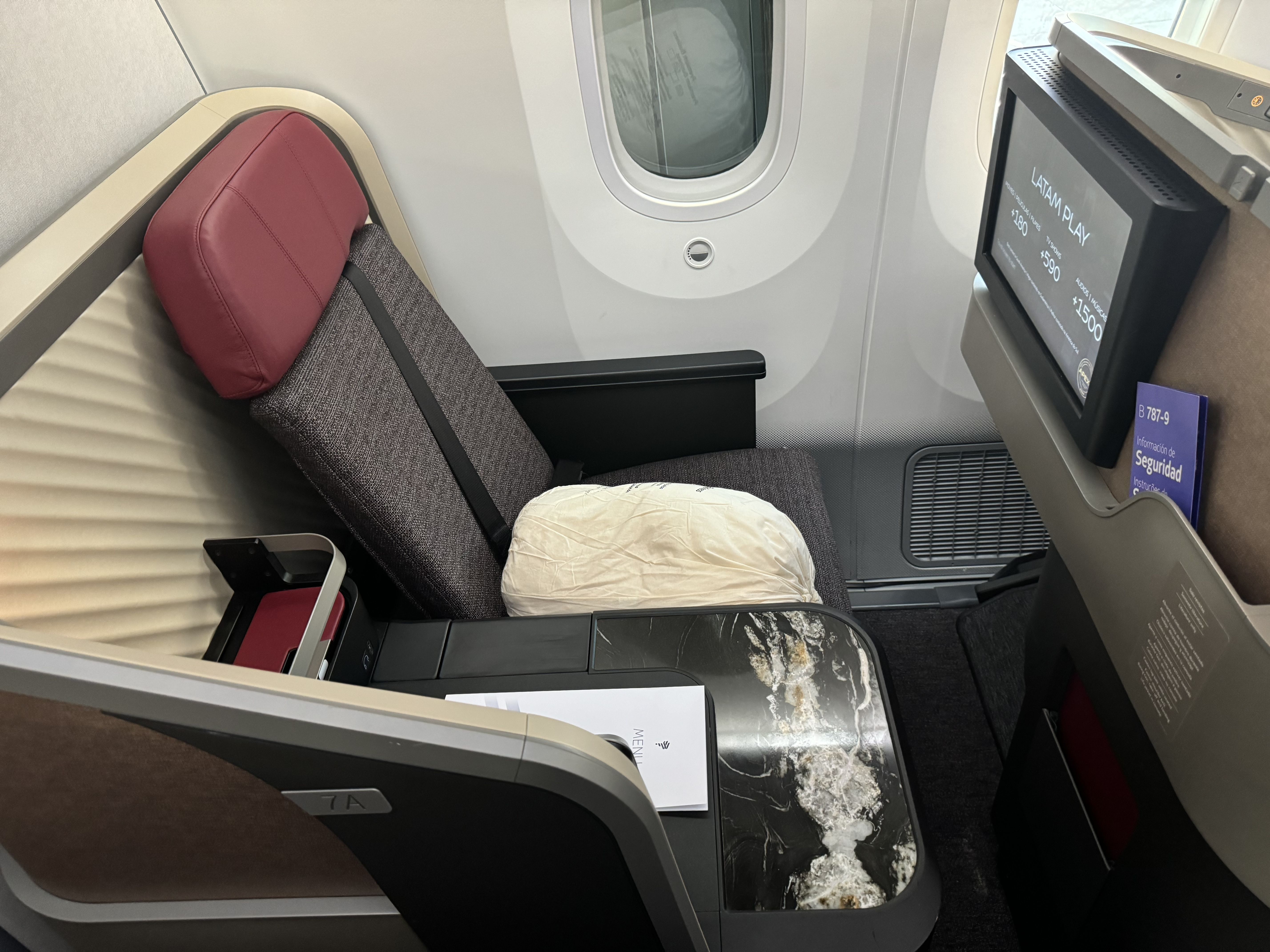 LATAM business class B787 9