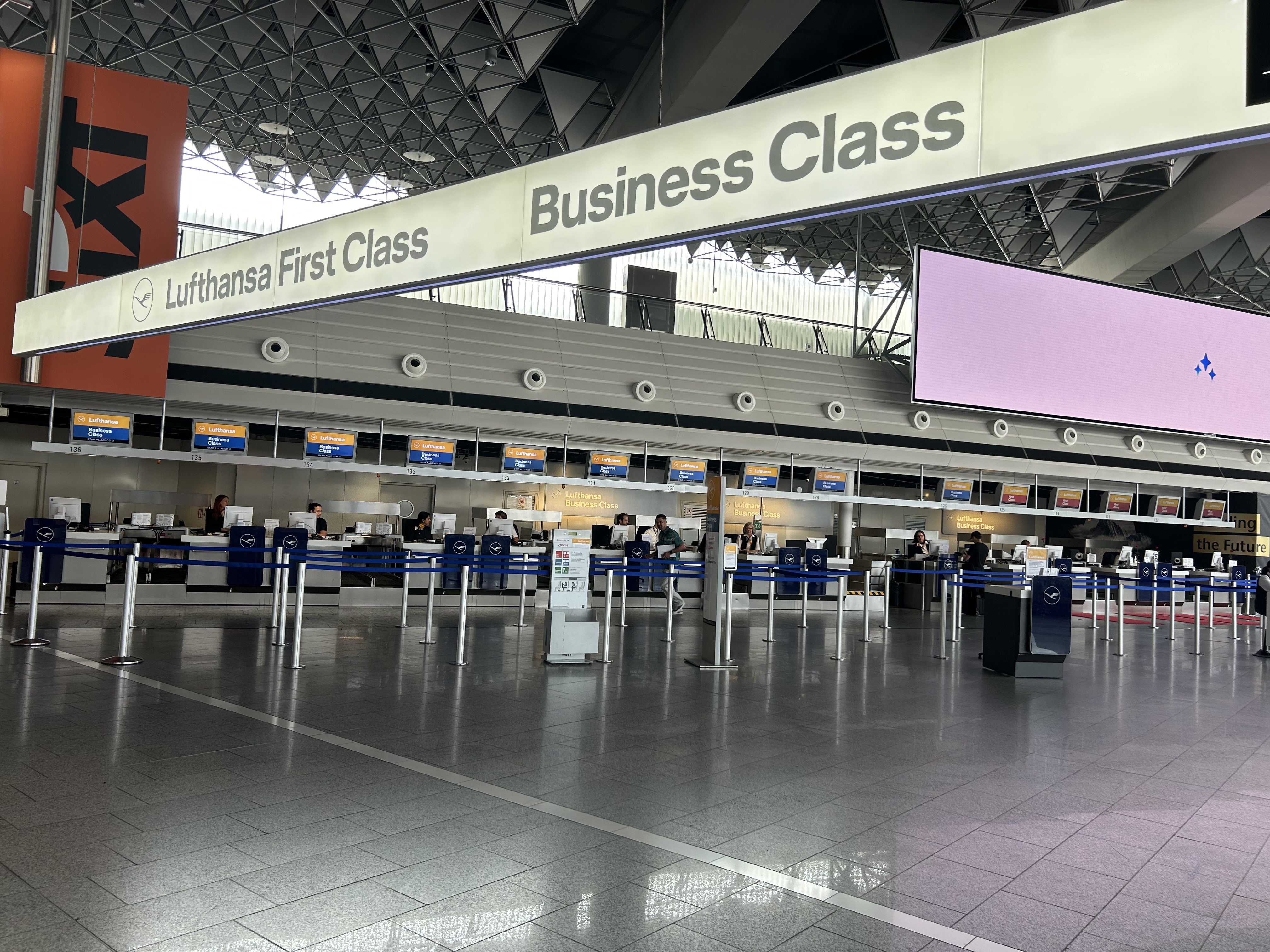 Lufthansa Business Check In FRA Lufthansa Business Check In FRA