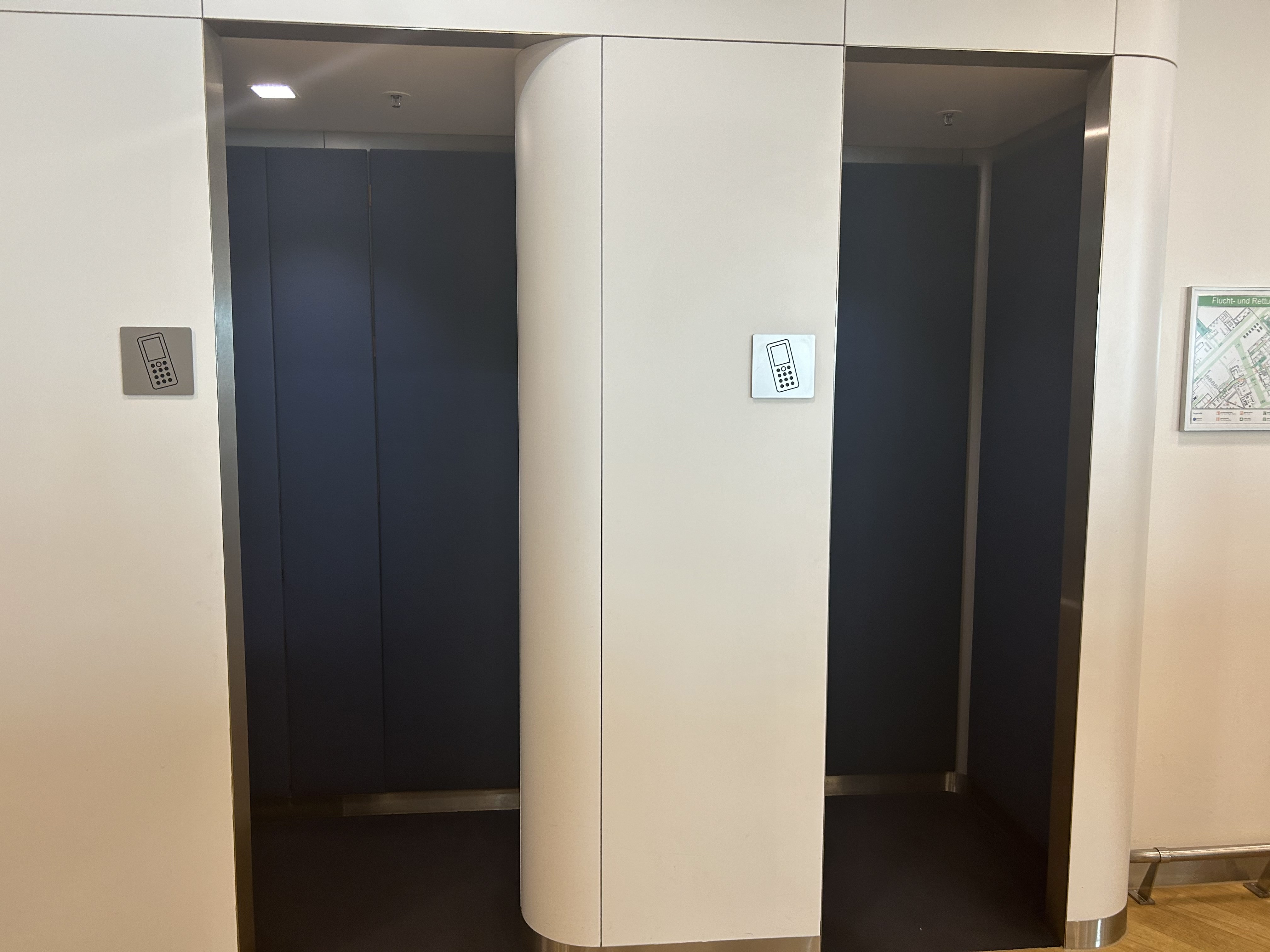 Lufthansa Business Class Lounge Callrooms FRA Lufthansa Business Class Lounge Callrooms FRA