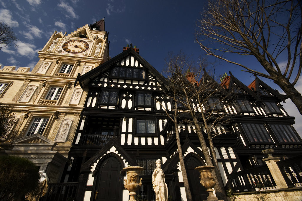 Old England Manor The Old England Manor Tudor style hotel