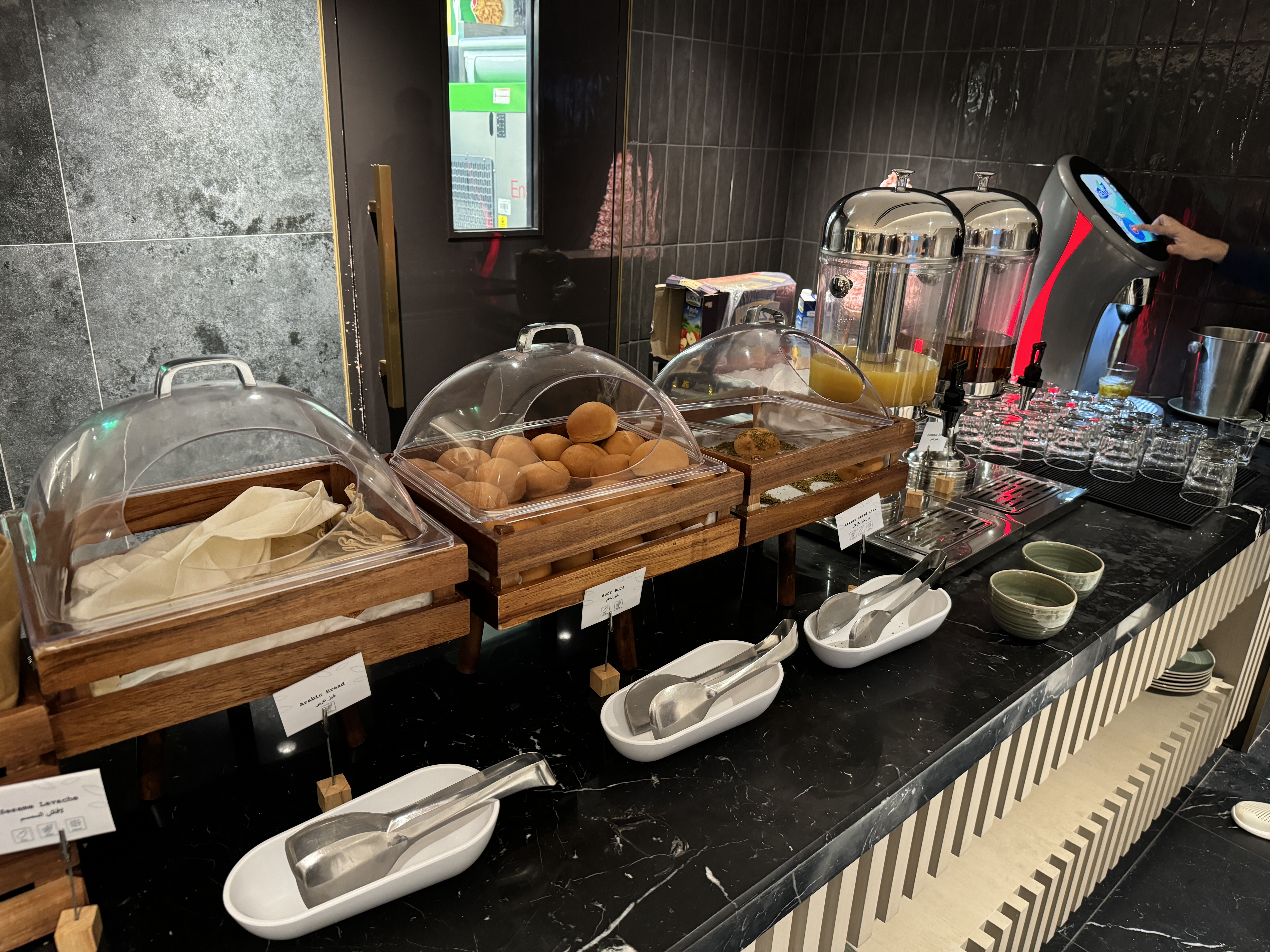Pearl Lounge AUH breads and juice