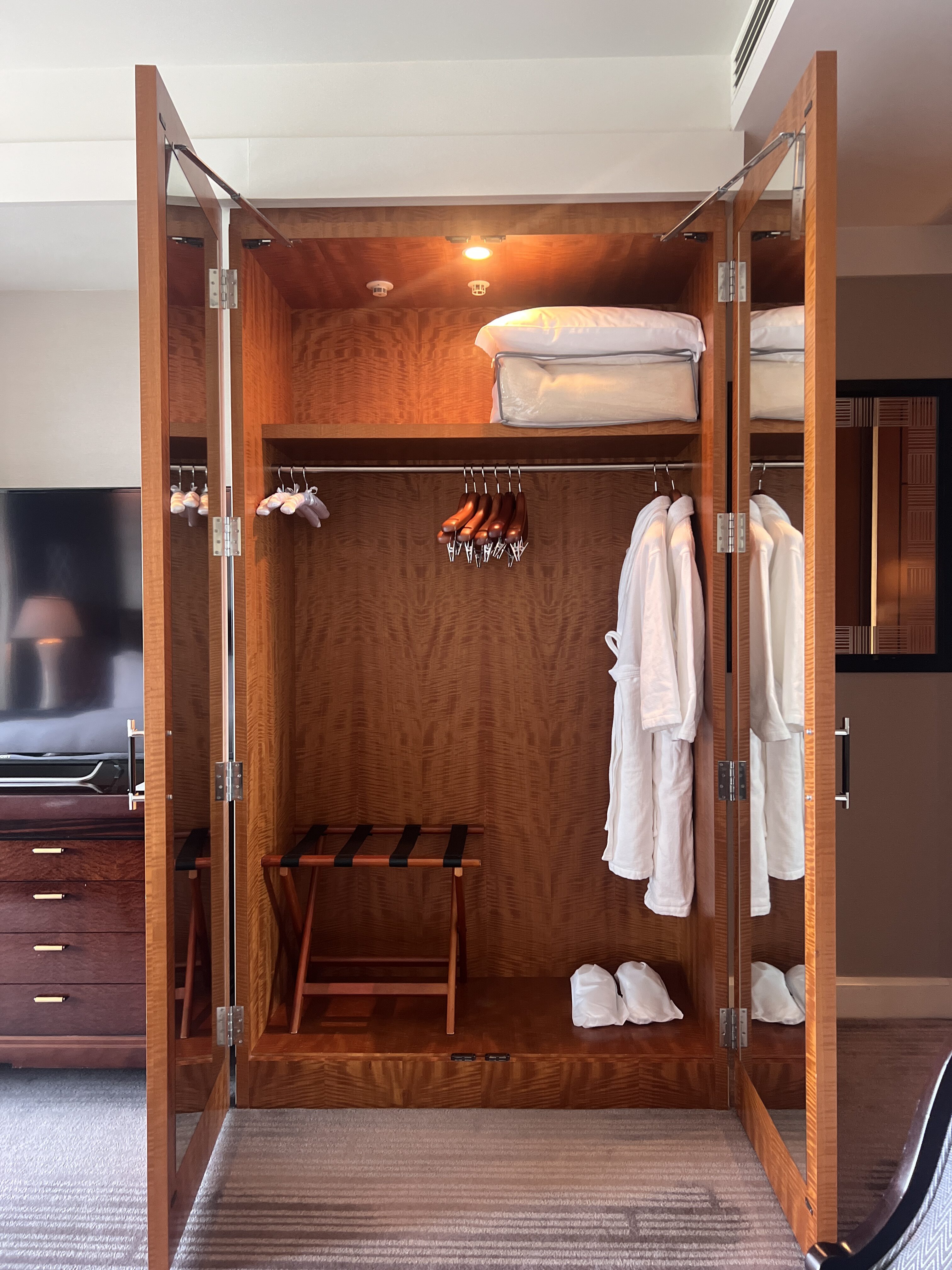 Ritz Carlton Tokyo first closet Ritz Carlton Tokyo first closet