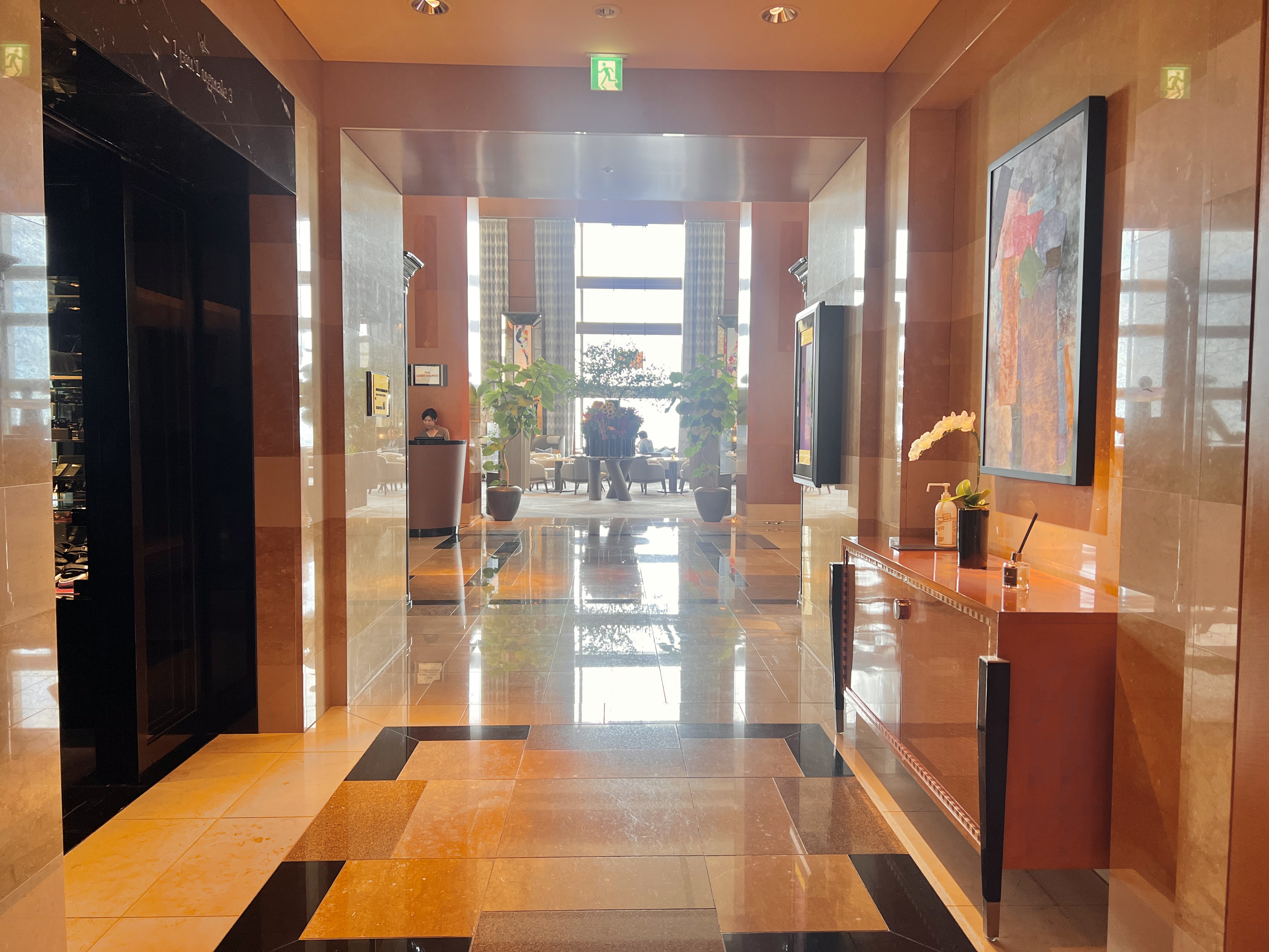 Ritz Carlton Tokyo getting off lobby elevators Ritz Carlton Tokyo getting off lobby elevators